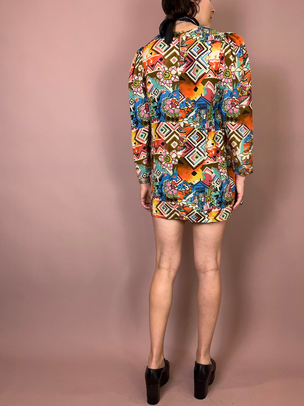 Kurzes Kleid mit Taschen Gr. 36
