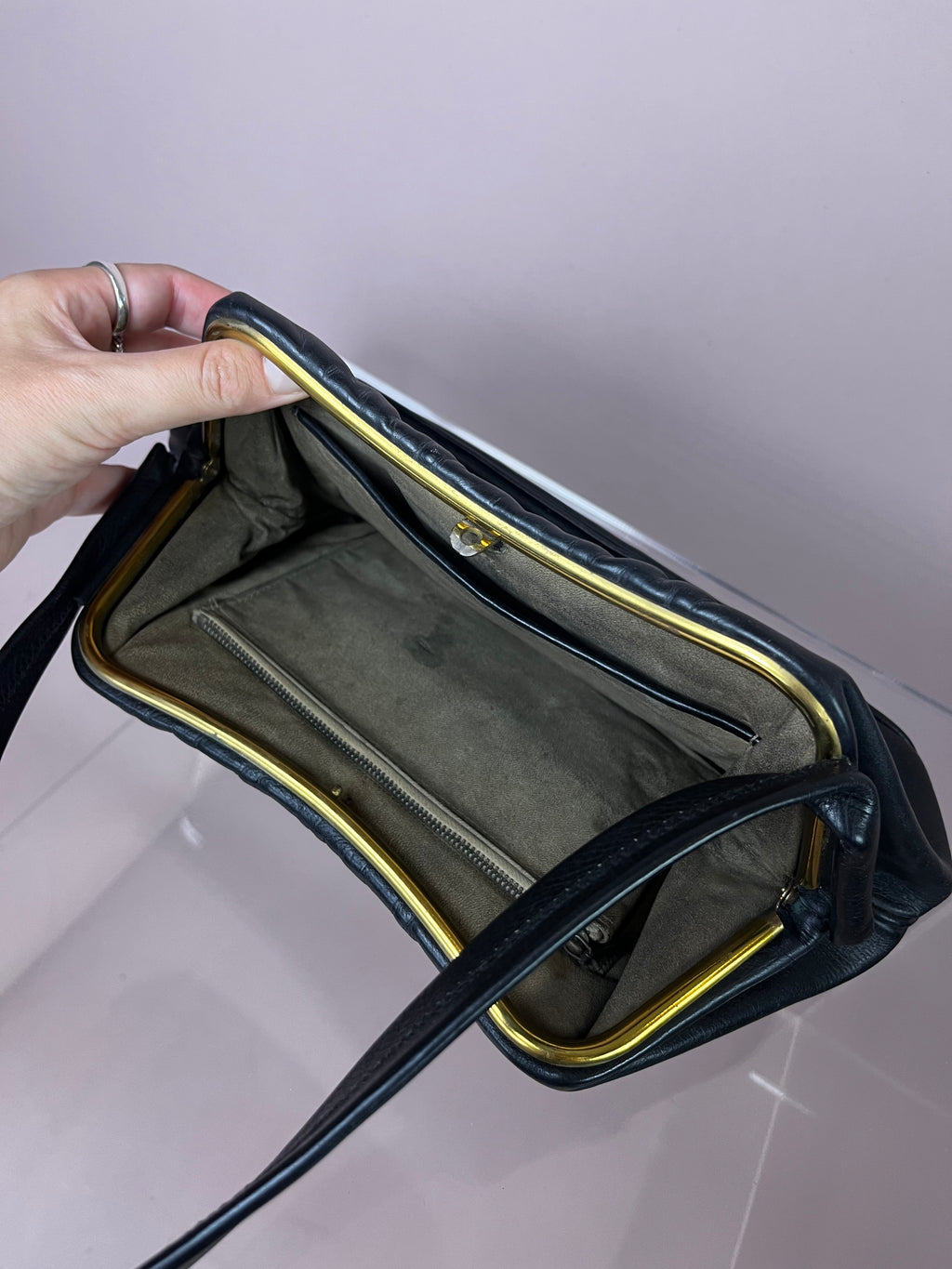 Vintage Ledertasche Schwarz mit Gold-Verschluss