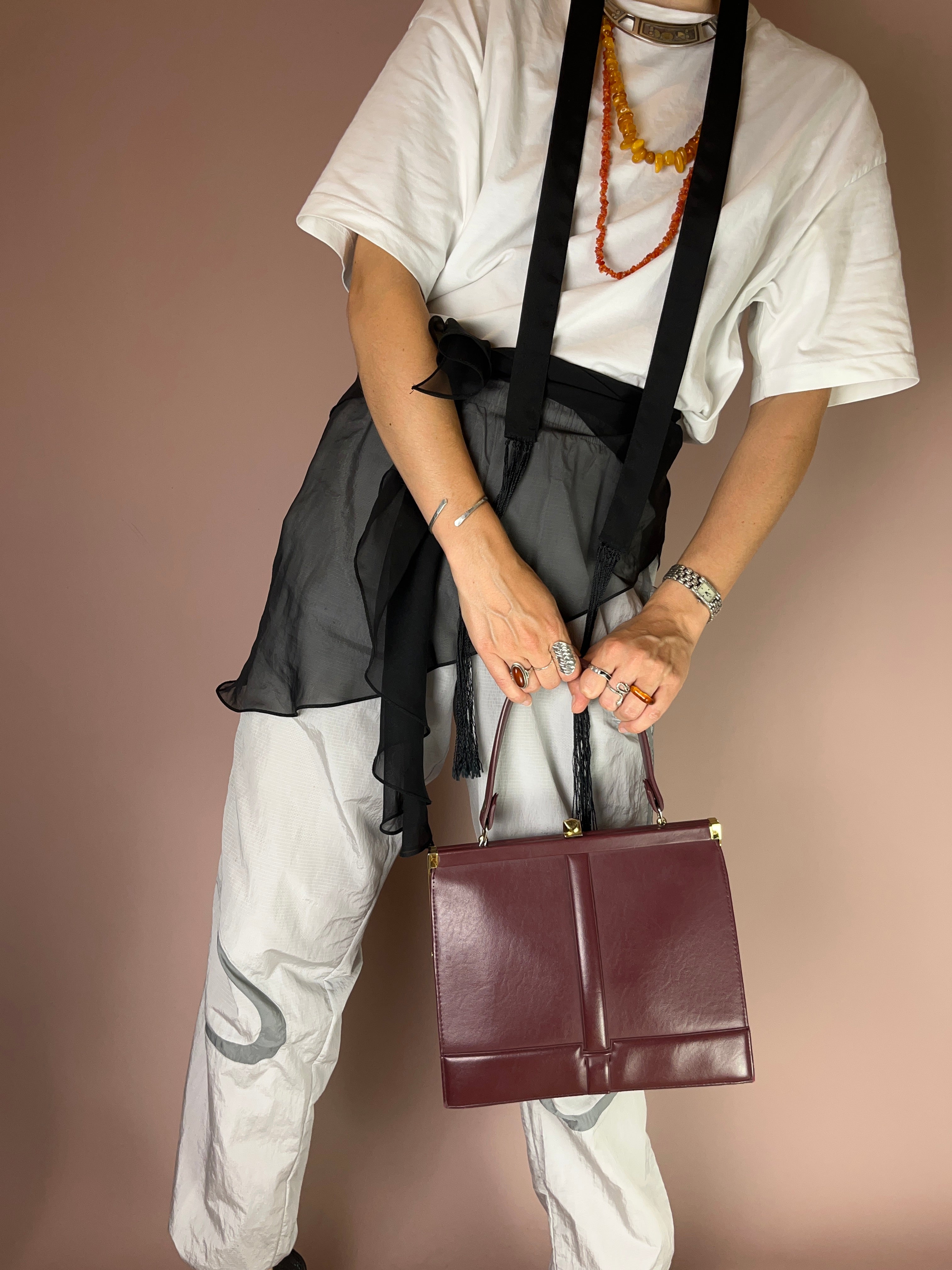 Bordeaux Handtasche mit Ziehharmonika-Innenfach – Gold Details