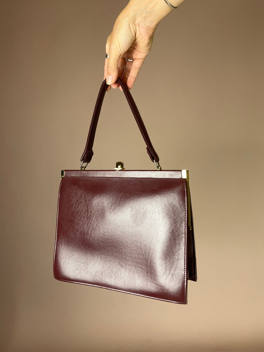 Bordeaux Handtasche mit Ziehharmonika-Innenfach – Gold Details