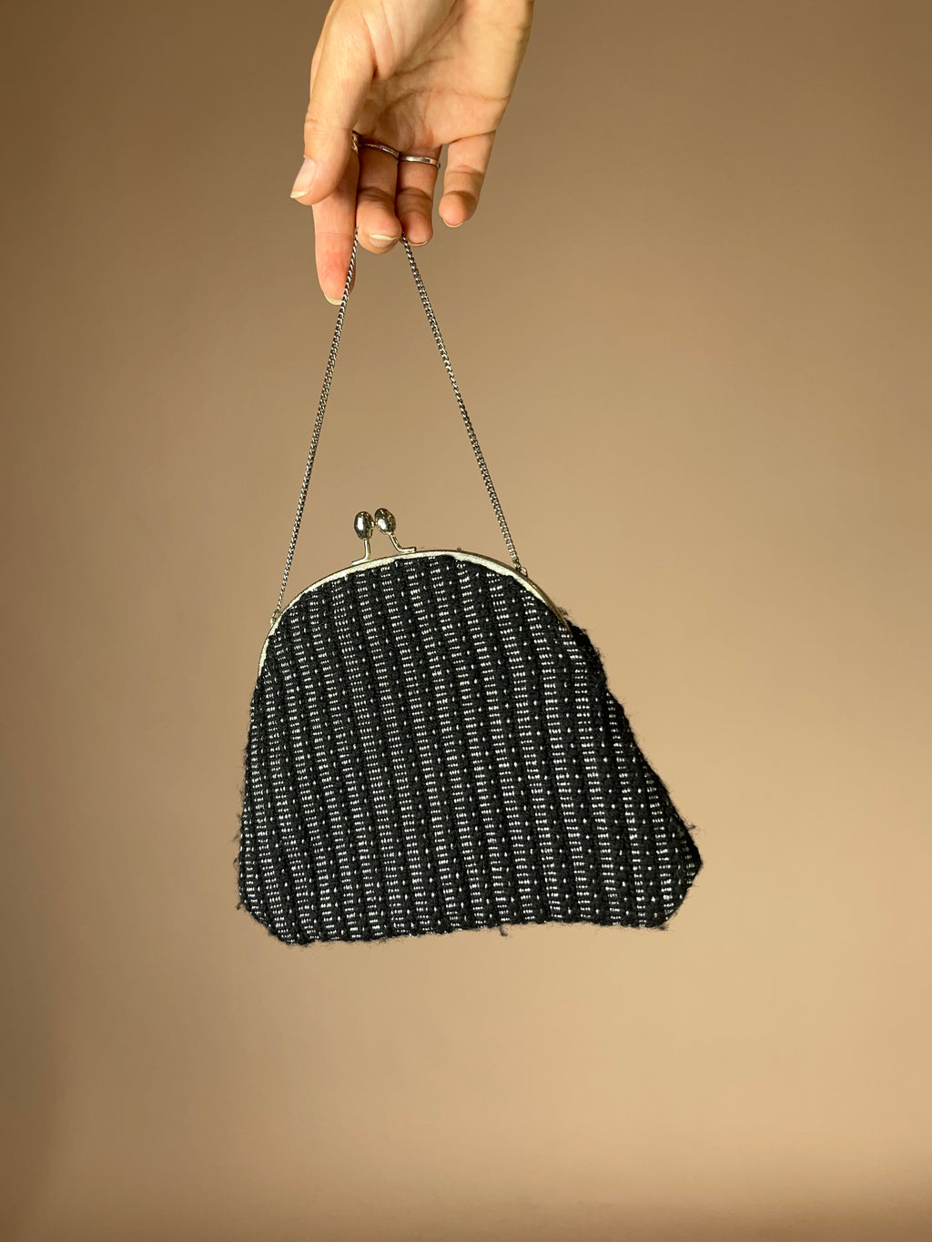 Mini Abendtäschchen Schwarz-Silber mit Kettenhenkel
