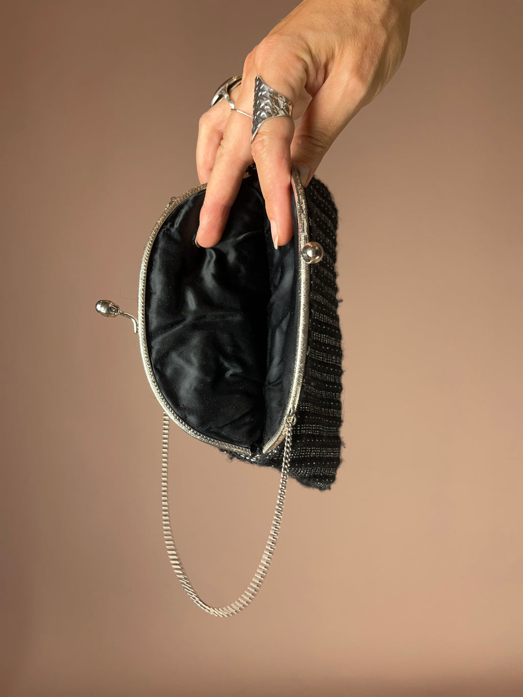 Mini Abendtäschchen Schwarz-Silber mit Kettenhenkel