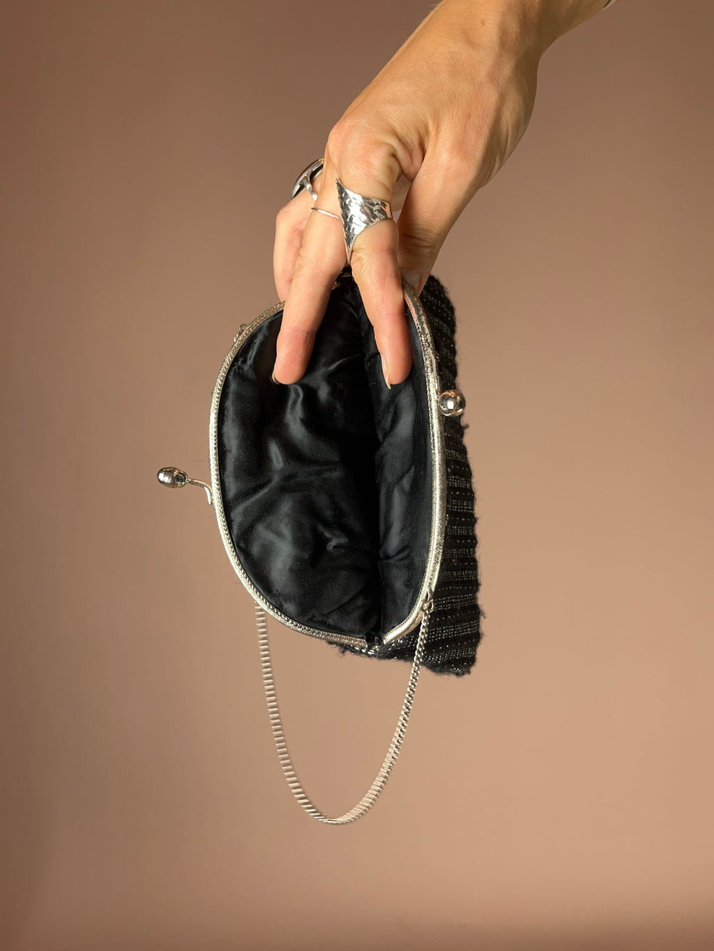 Mini Abendtäschchen Schwarz-Silber mit Kettenhenkel