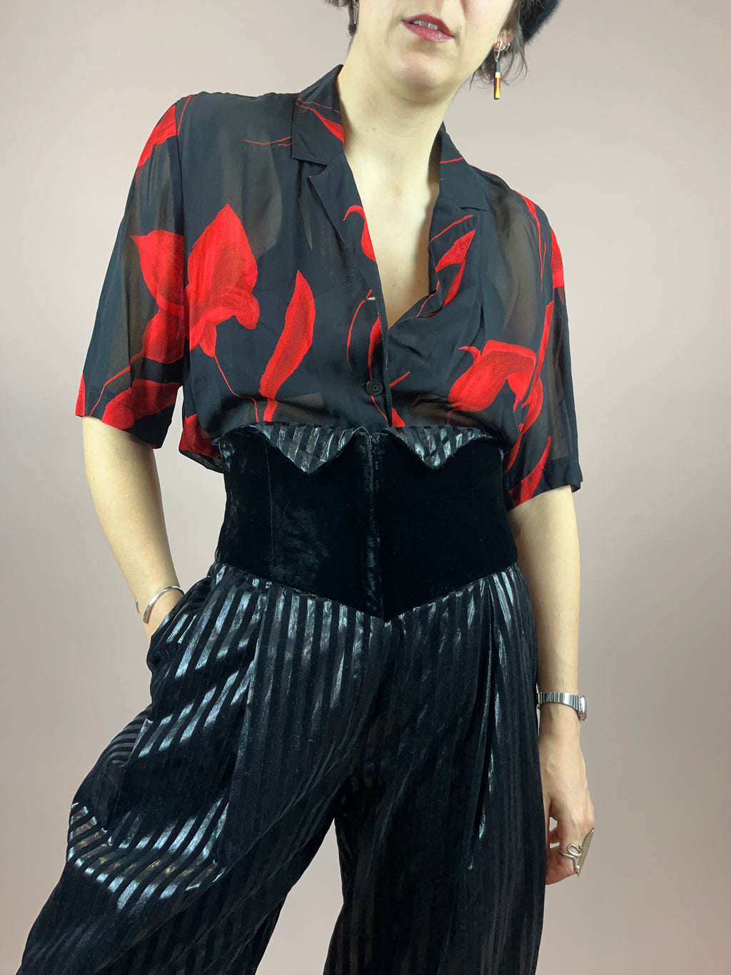Bluse Schwarz Rot Blumen Gr. 42