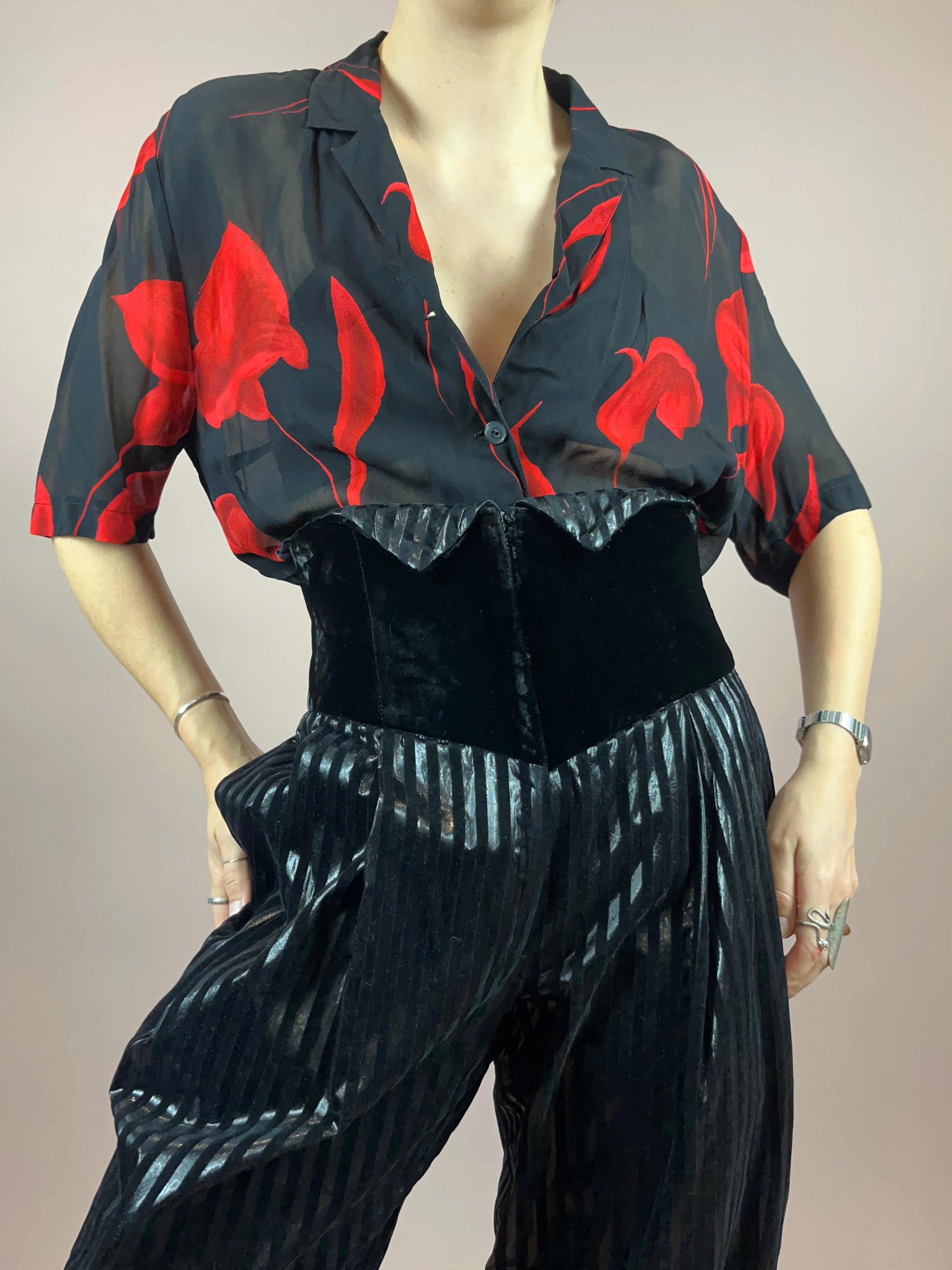 Bluse Schwarz Rot Blumen Gr. 42