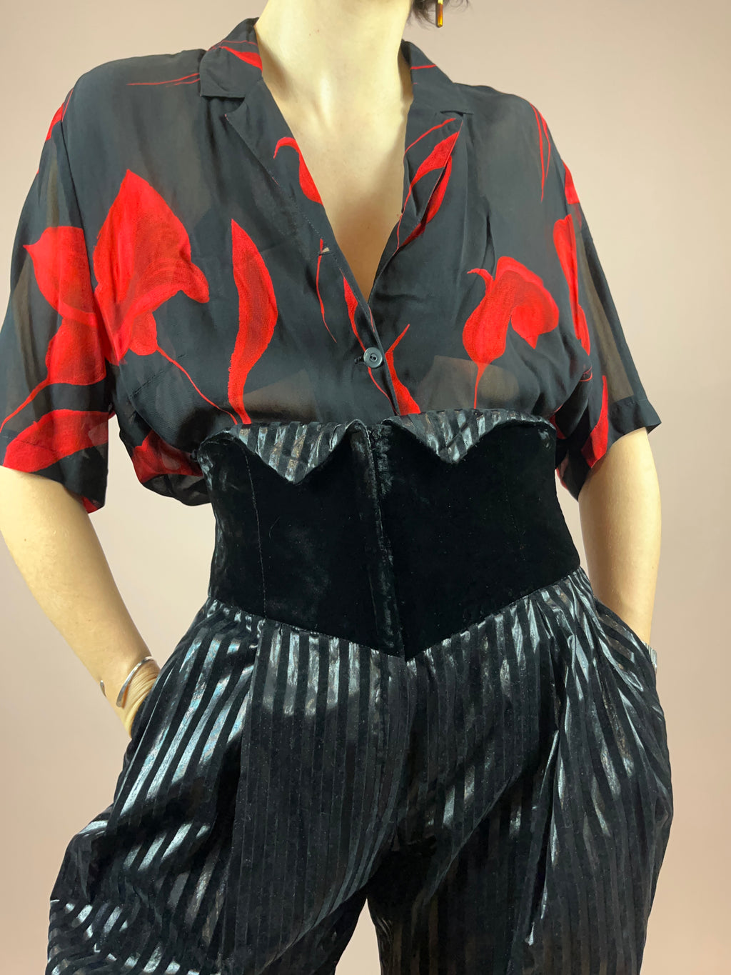 Bluse Schwarz Rot Blumen Gr. 42