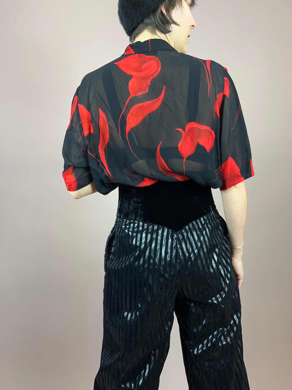 Bluse Schwarz Rot Blumen Gr. 42