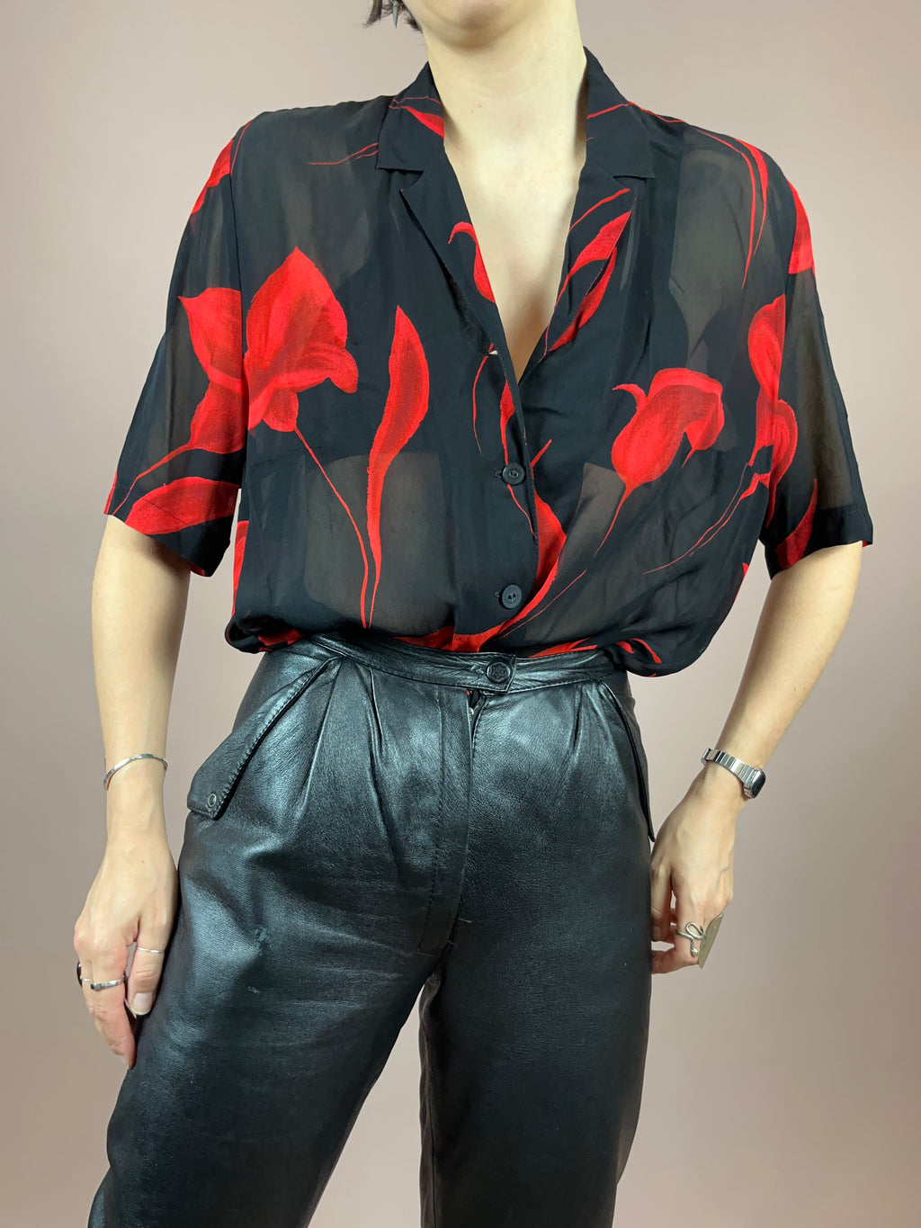 Bluse Schwarz Rot Blumen Gr. 42