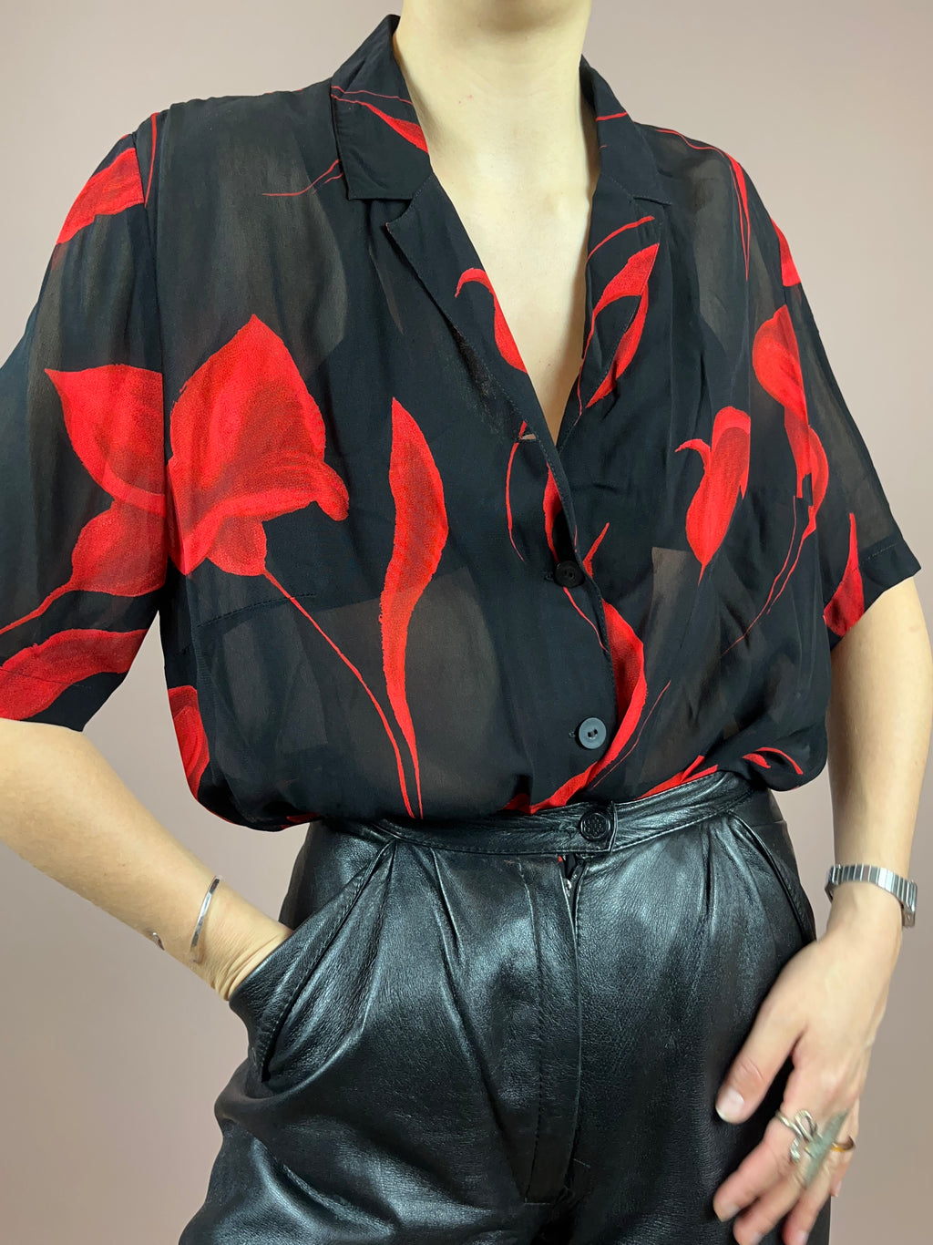 Bluse Schwarz Rot Blumen Gr. 42