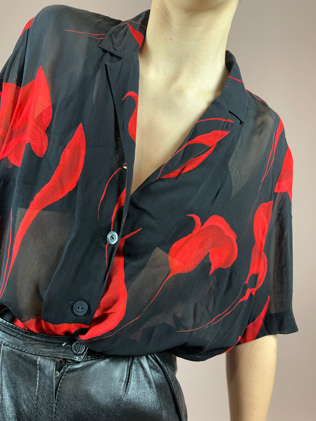 Bluse Schwarz Rot Blumen Gr. 42