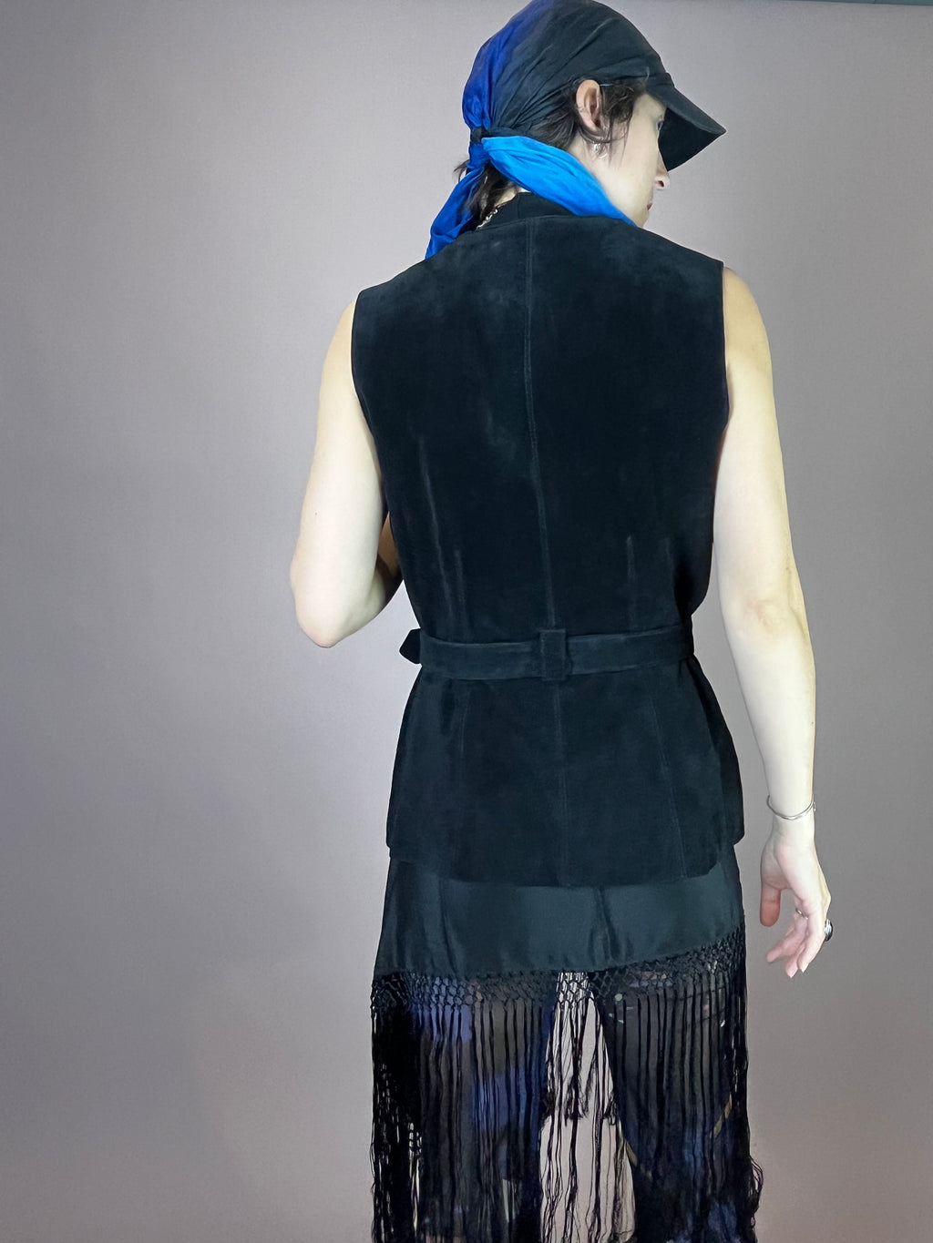 Schwarze Wildlederweste mit Gürtel Gr. 40/42