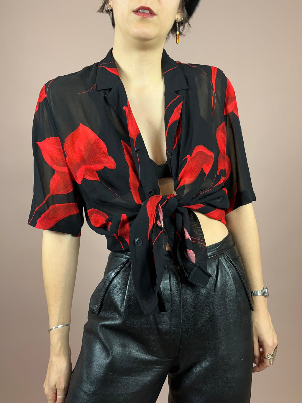 Bluse Schwarz Rot Blumen Gr. 42