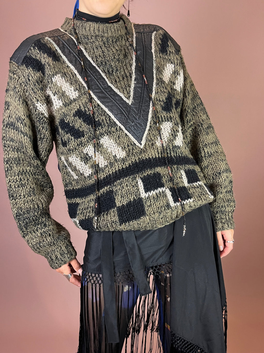 Grober Strickpullover mit Echtleder Details Grafikmuster Gr. 40