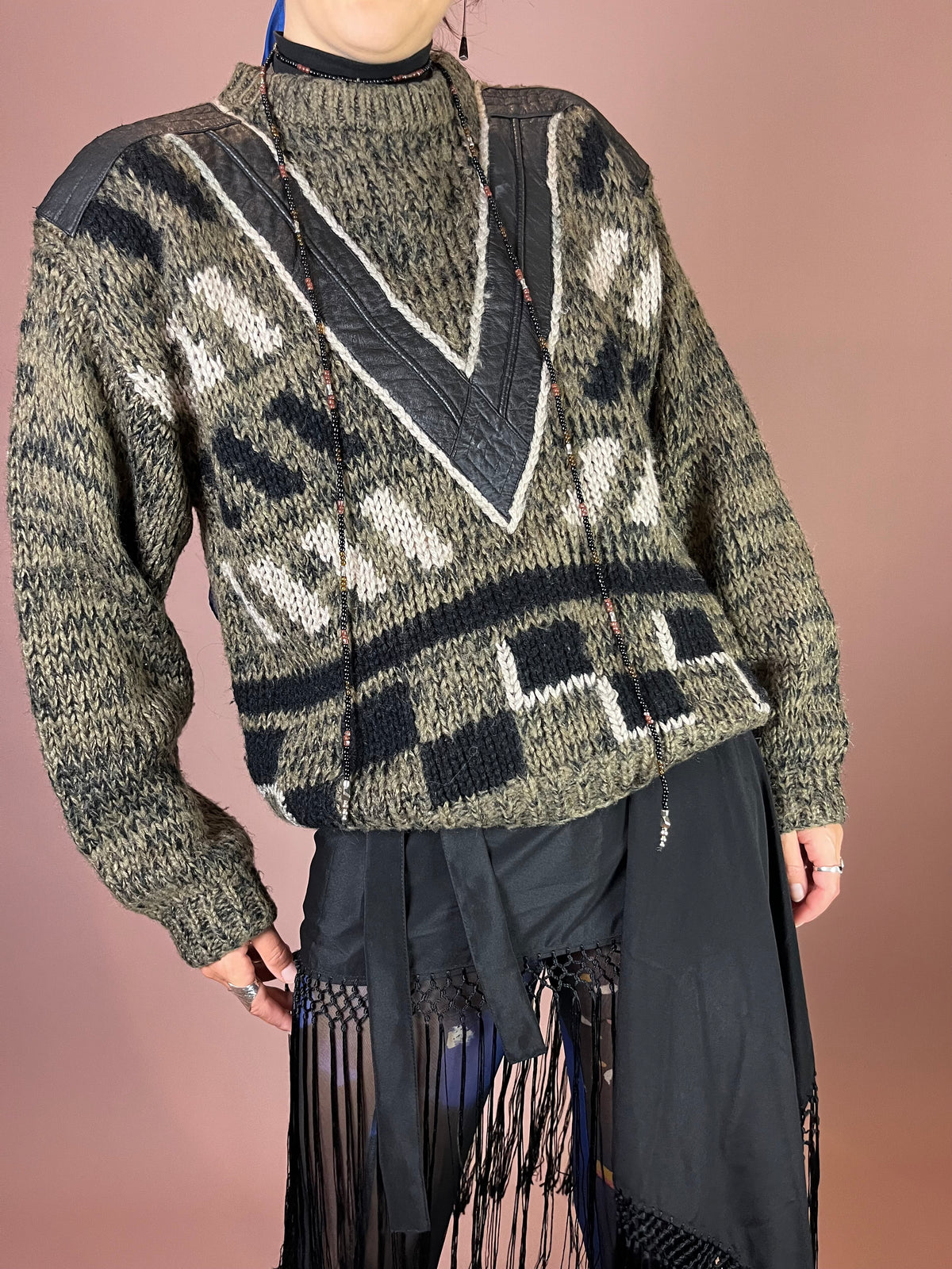 Grober Strickpullover mit Echtleder Details Grafikmuster Gr. 40