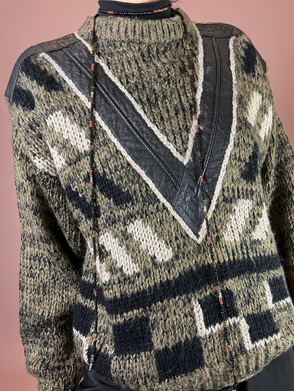 Grober Strickpullover mit Echtleder Details Grafikmuster Gr. 40