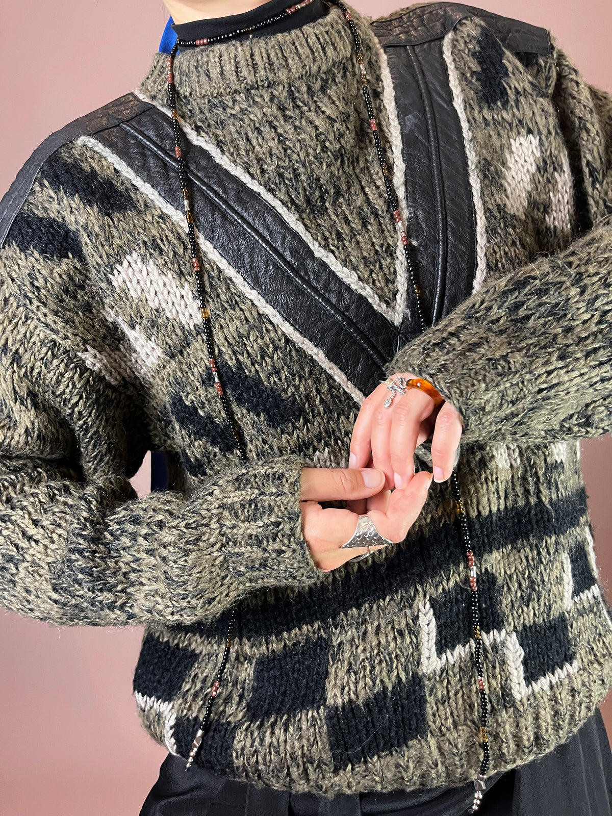 Grober Strickpullover mit Echtleder Details Grafikmuster Gr. 40