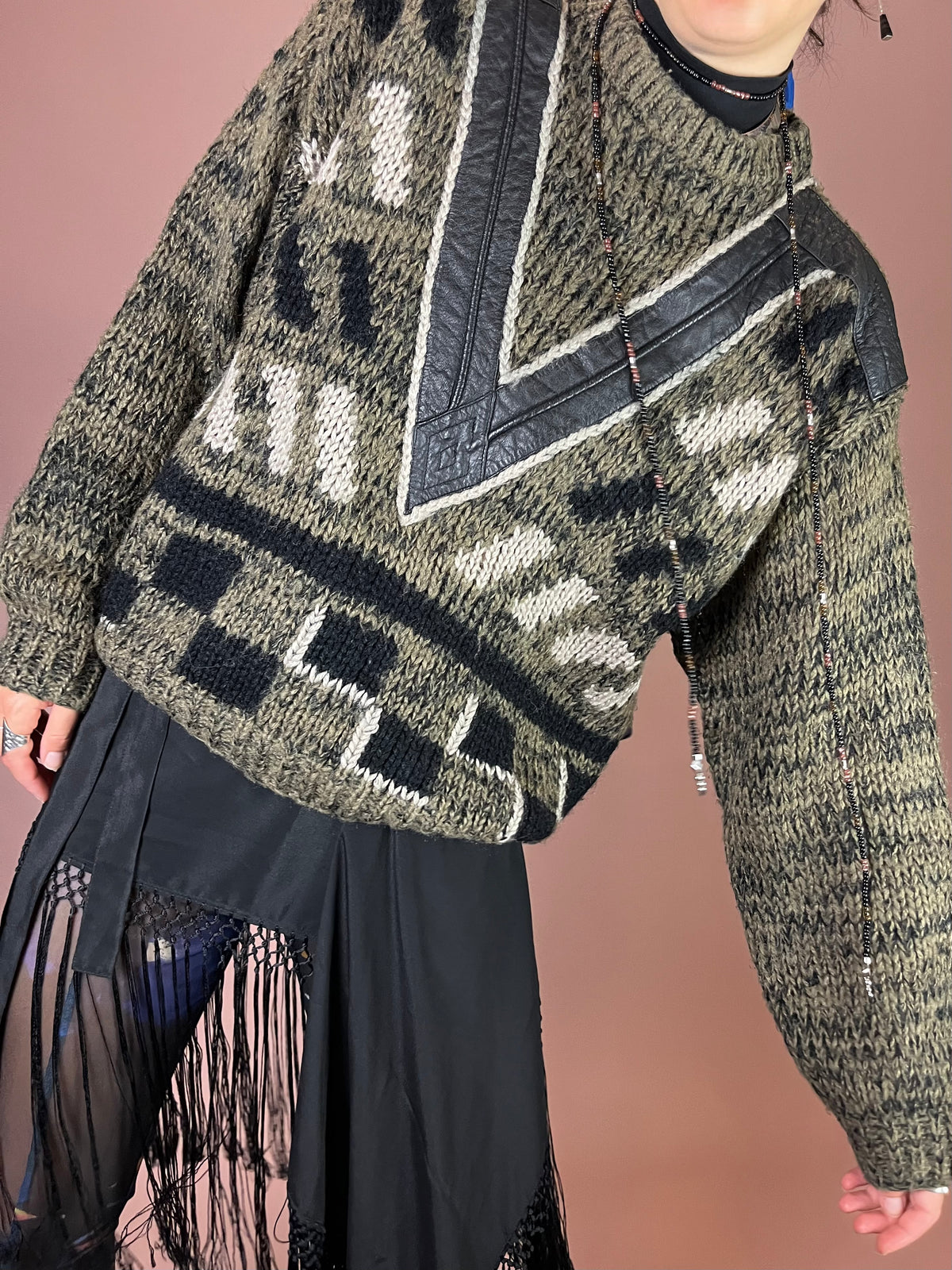 Grober Strickpullover mit Echtleder Details Grafikmuster Gr. 40