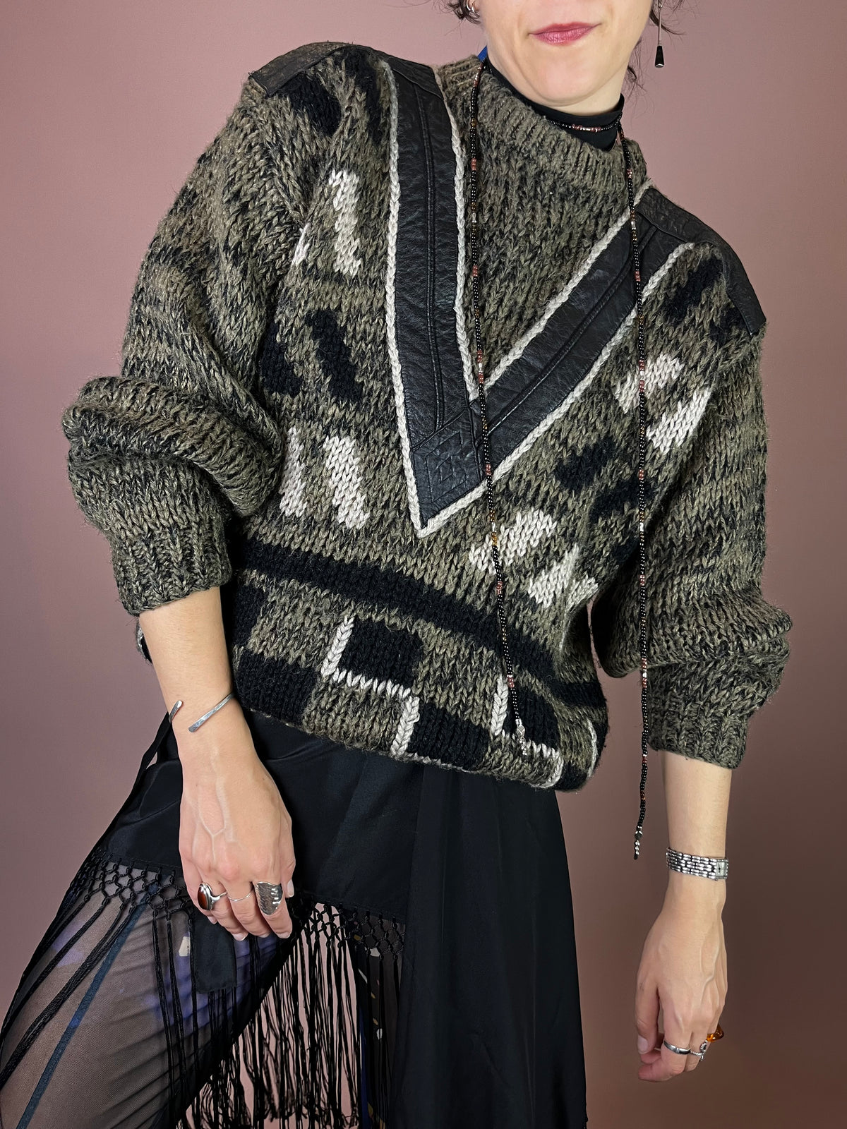 Grober Strickpullover mit Echtleder Details Grafikmuster Gr. 40