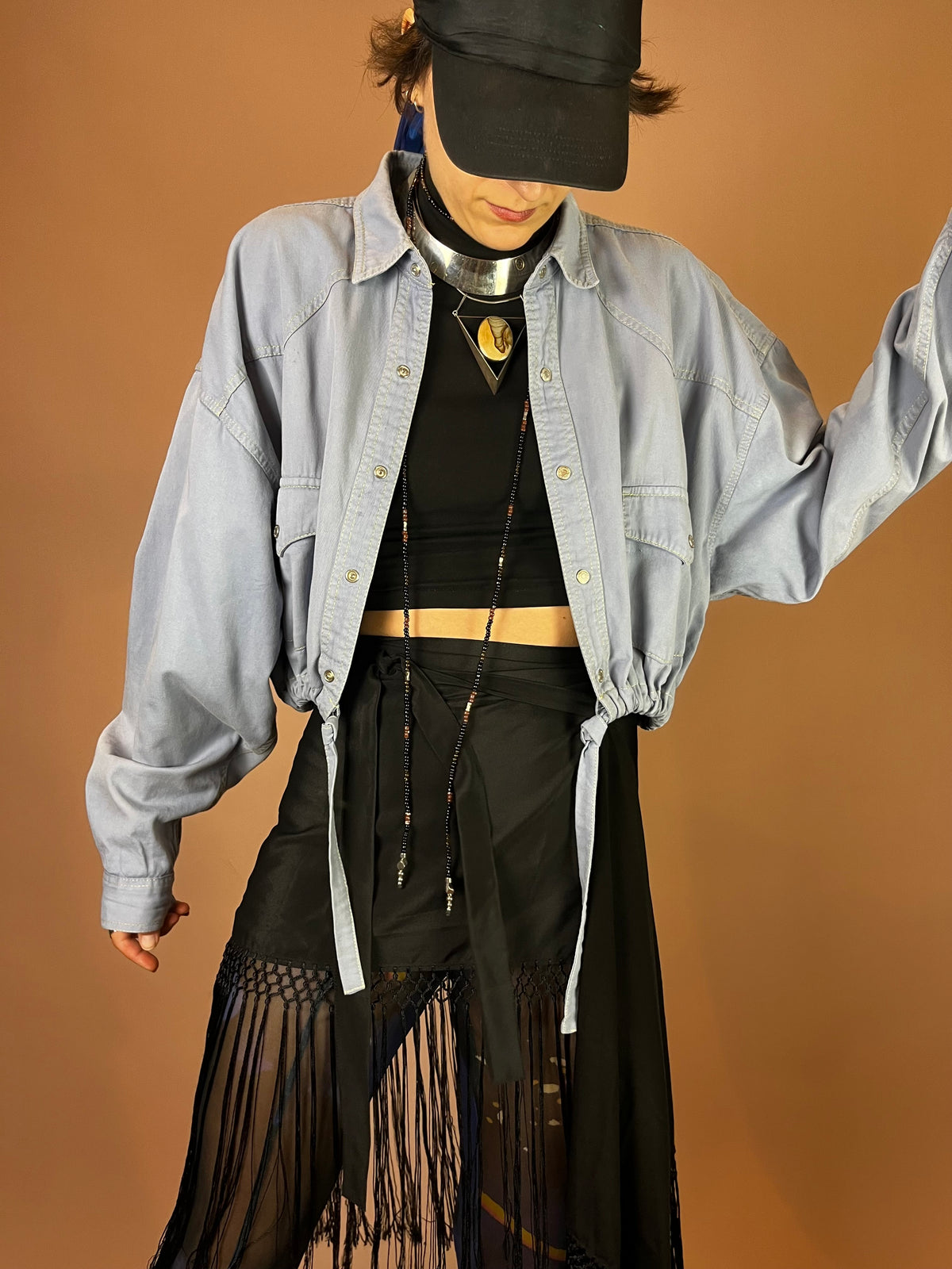 Upcycled Jeanshemd Hellblau Violett Kontrastnähte Gr. Uni