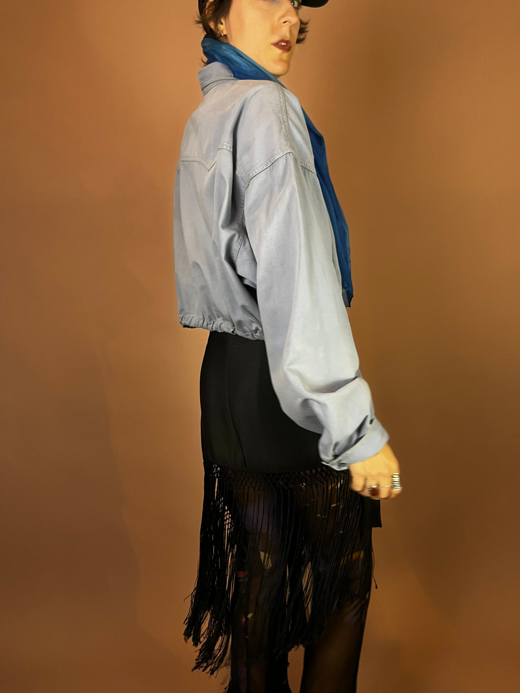 Upcycled Jeanshemd Hellblau Violett Kontrastnähte Gr. Uni