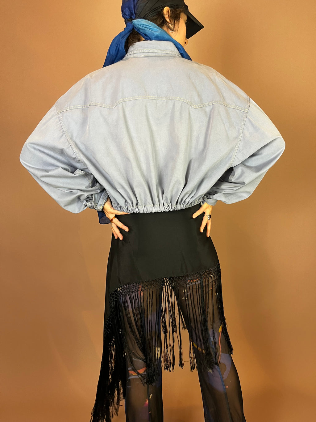 Upcycled Jeanshemd Hellblau Violett Kontrastnähte Gr. Uni
