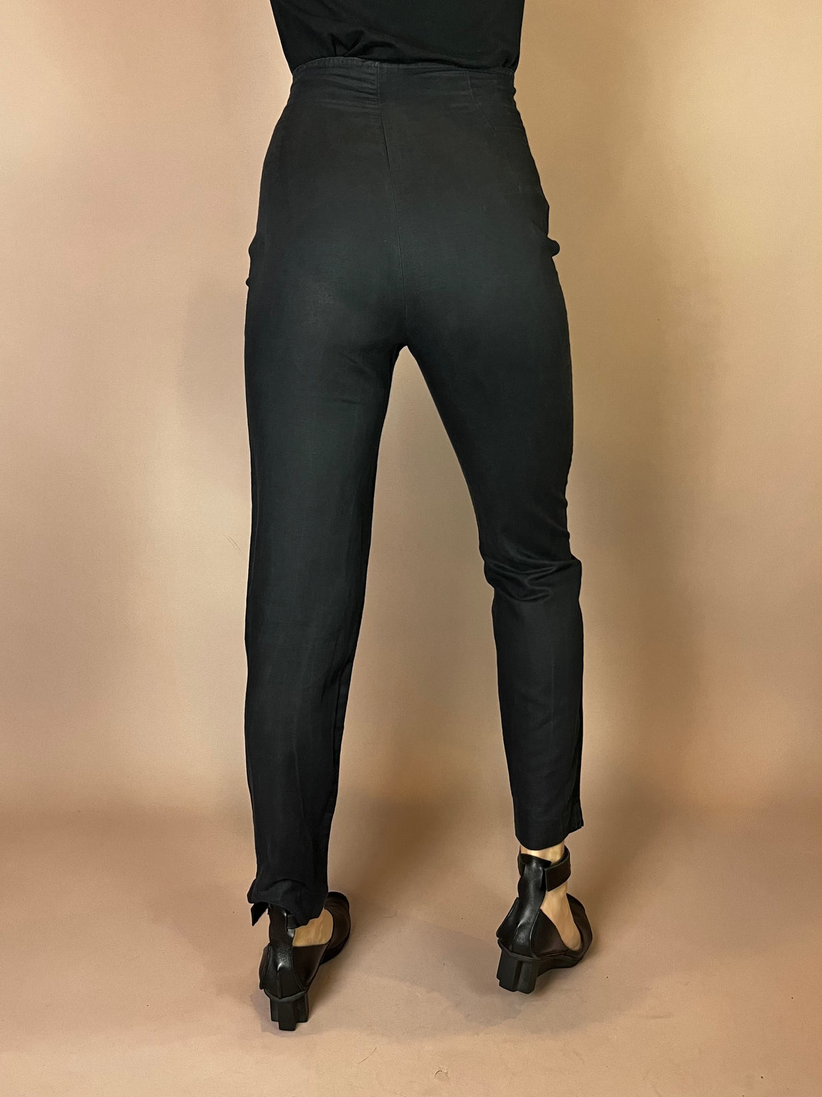 Mondi Zigarettenhose in Schwarz 90er Gr. 34