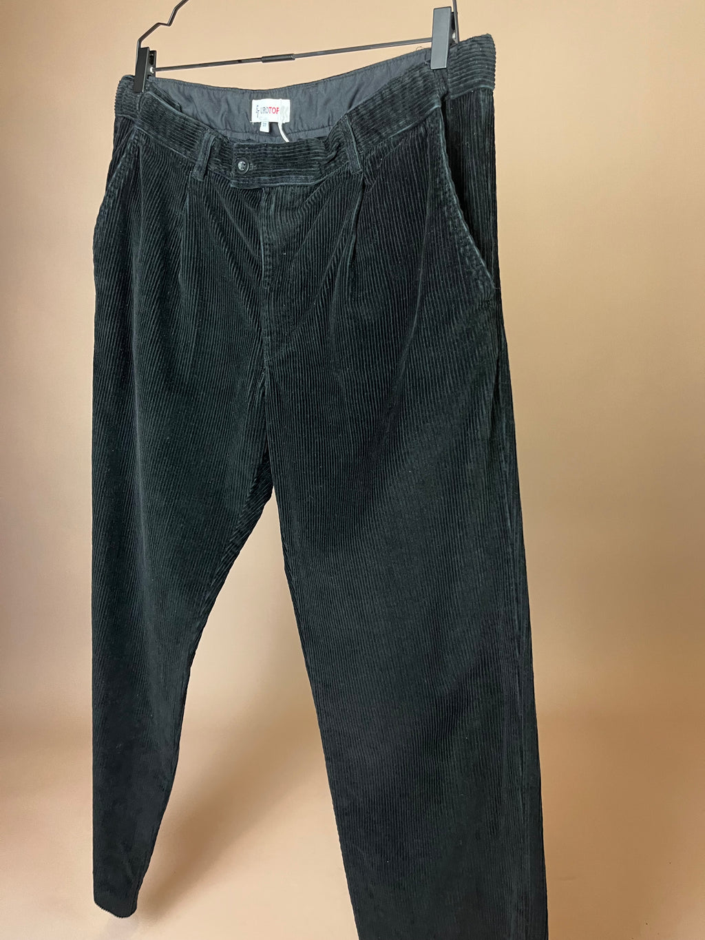 Bundfalten-Cordhose in Schwarz Gr. XL