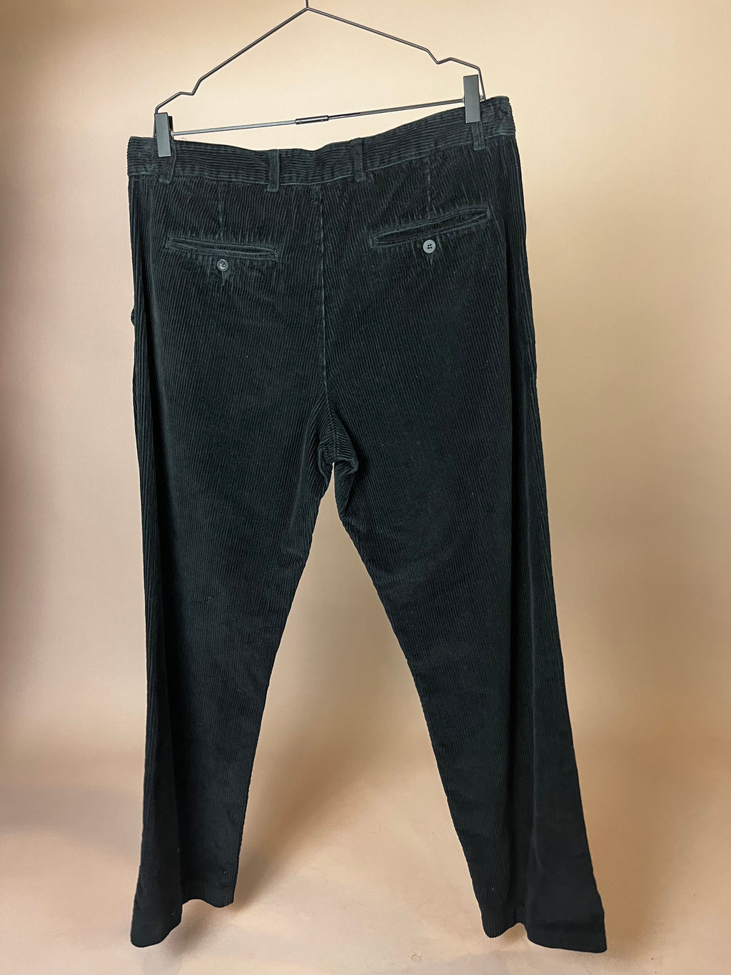 Bundfalten-Cordhose in Schwarz Gr. XL