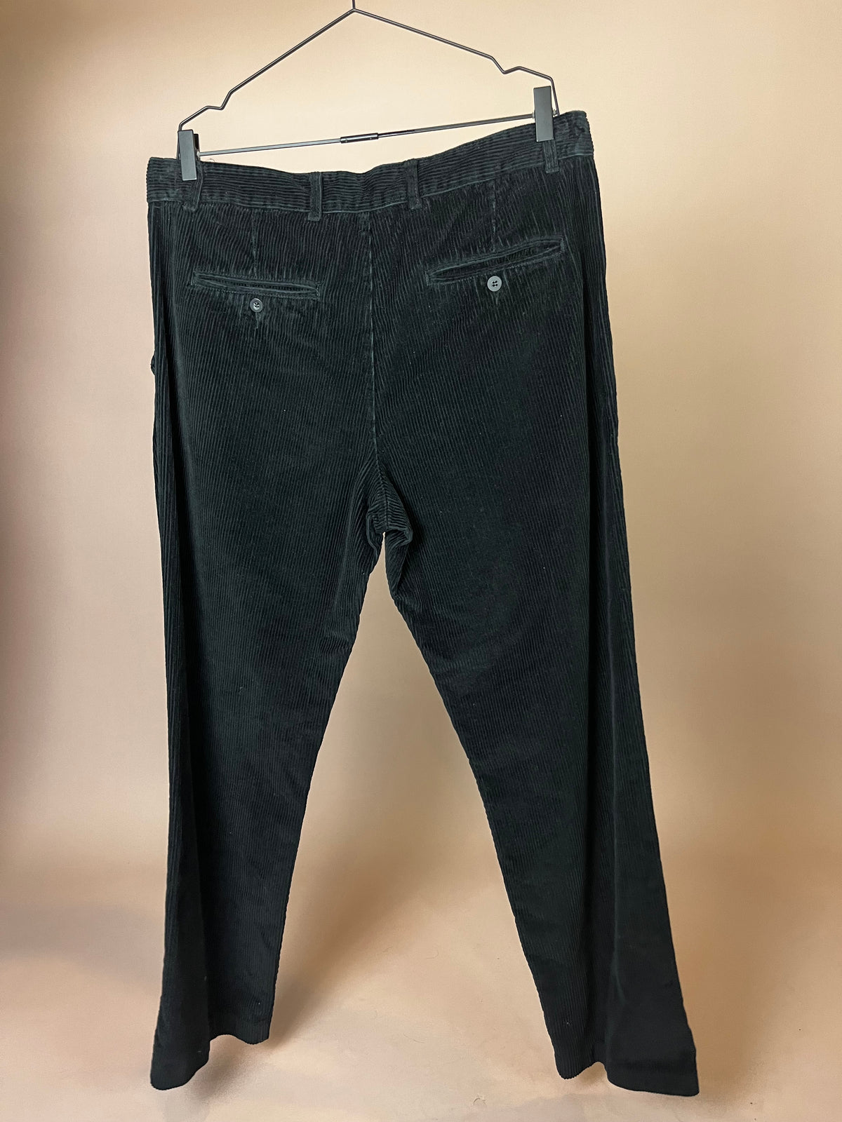 Bundfalten-Cordhose in Schwarz Gr. XL