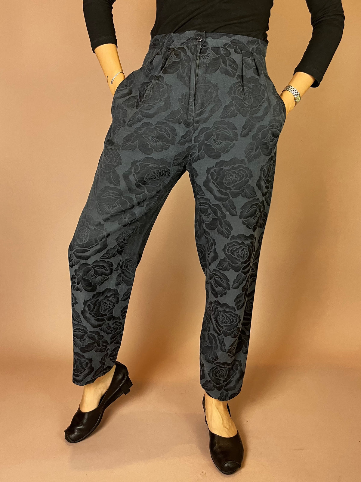 High-Waist Hose mit Rosenmuster in Anthrazit Gr. 38