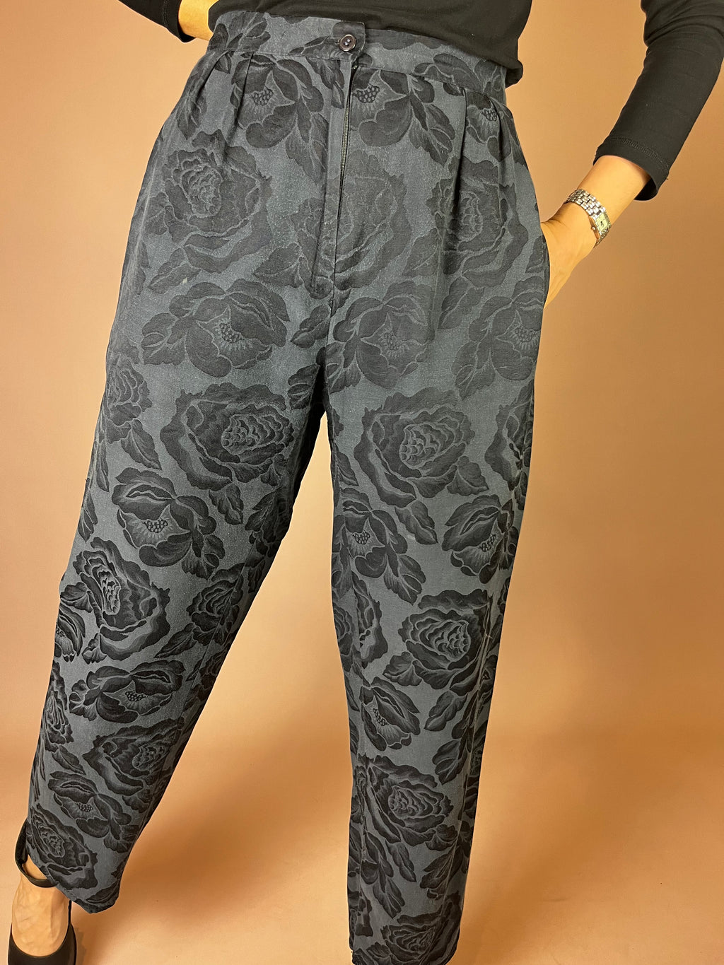 High-Waist Hose mit Rosenmuster in Anthrazit Gr. 38