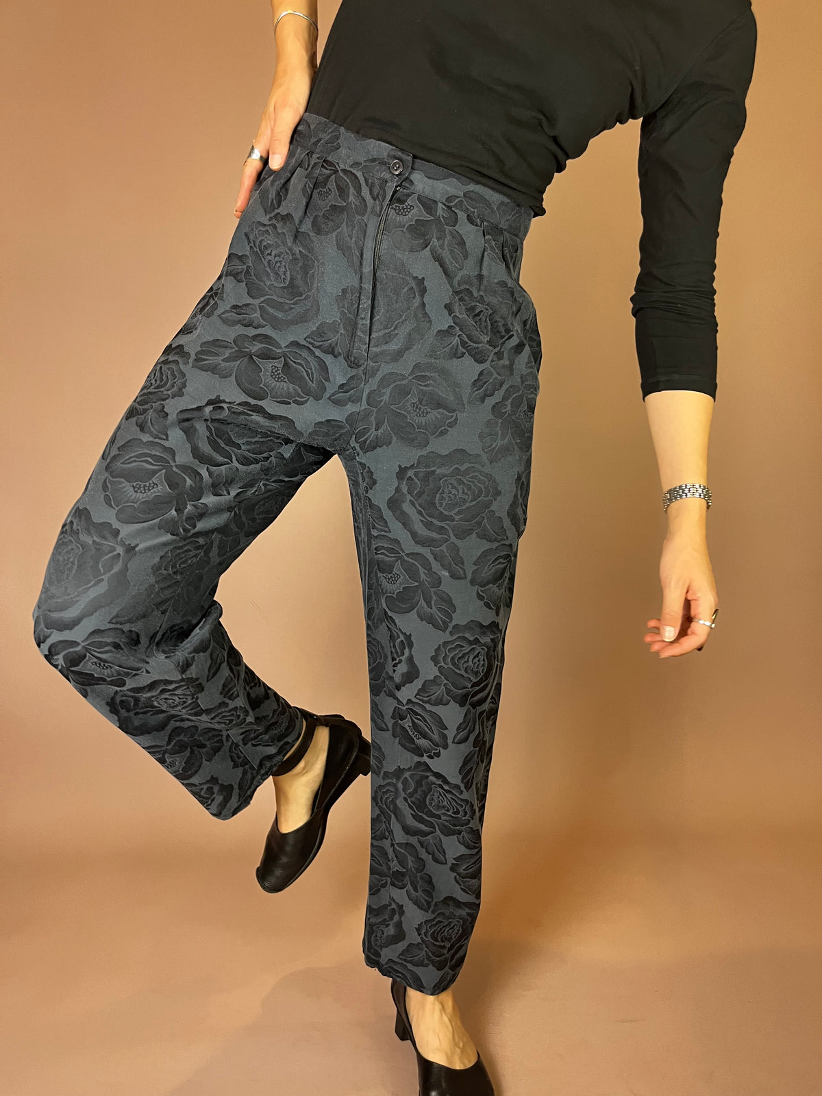 High-Waist Hose mit Rosenmuster in Anthrazit Gr. 38