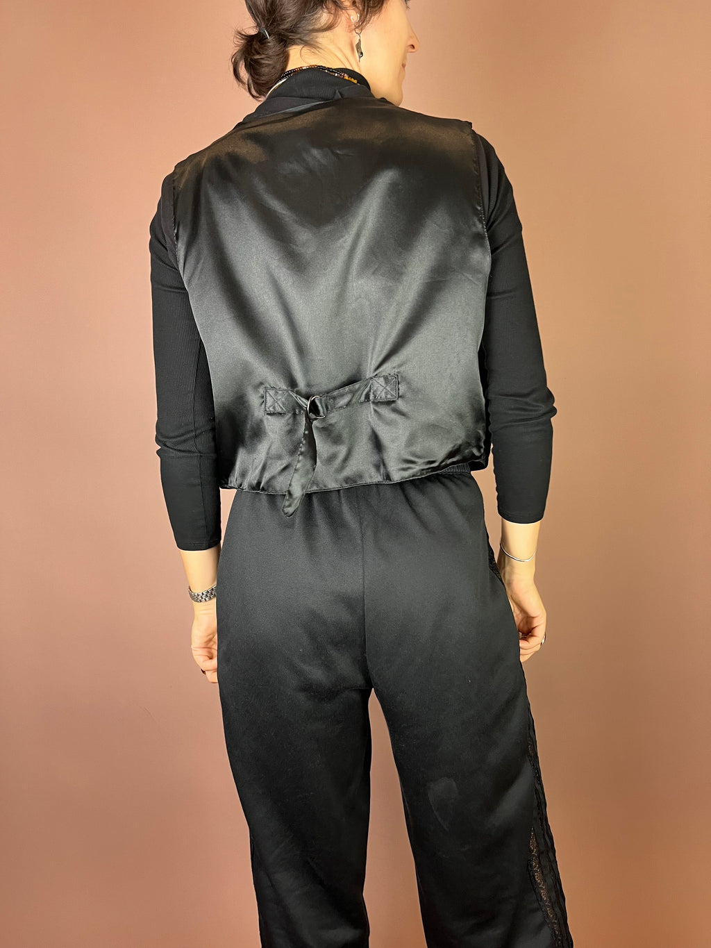 Wildlederweste in Schwarz mit floraler Stickerei Gr. 42