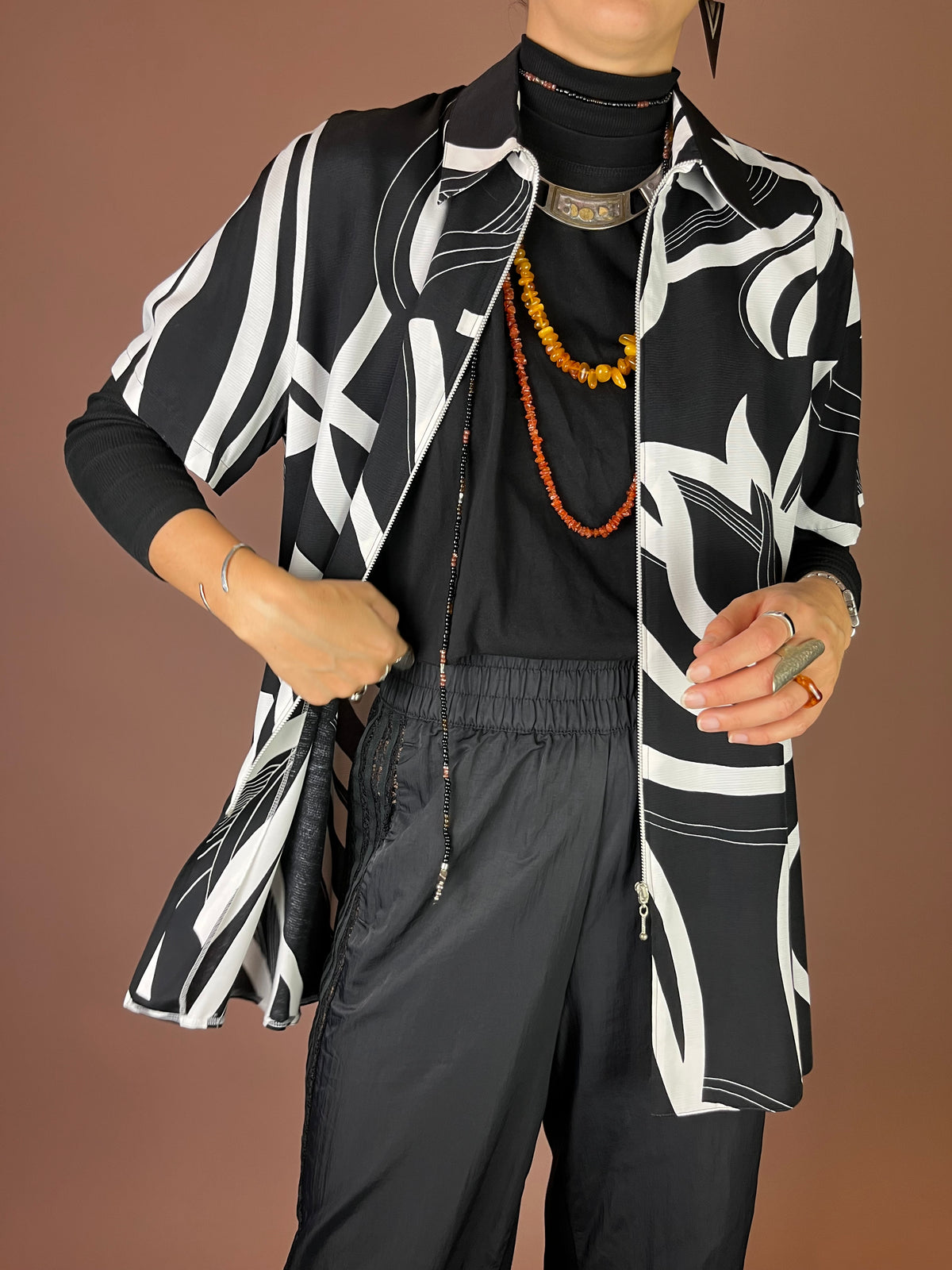 Zip Hemd mit grafischem Tulpen Print in Schwarz Weiß Gr. 40