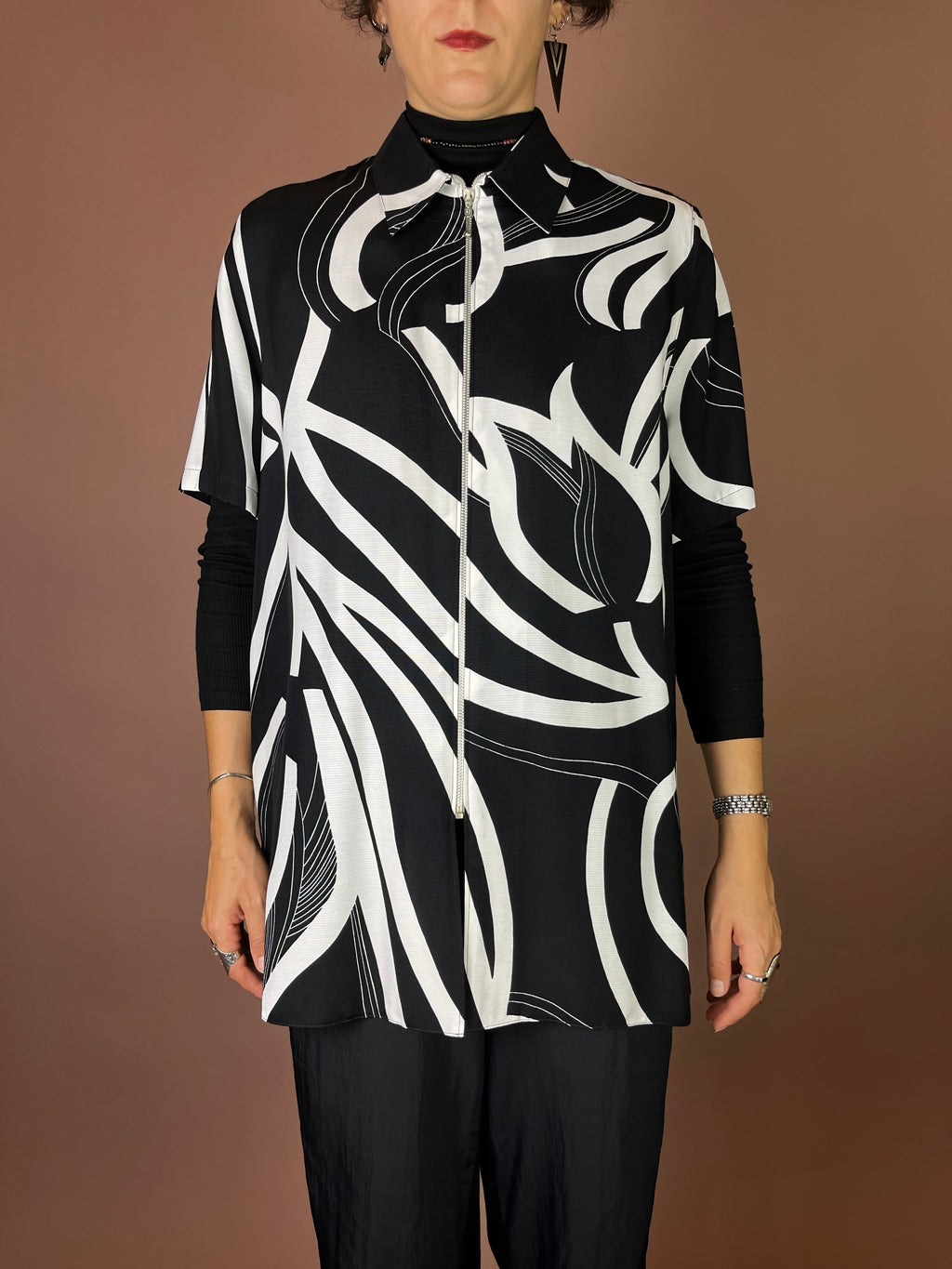 Zip Hemd mit grafischem Tulpen Print in Schwarz Weiß Gr. 40