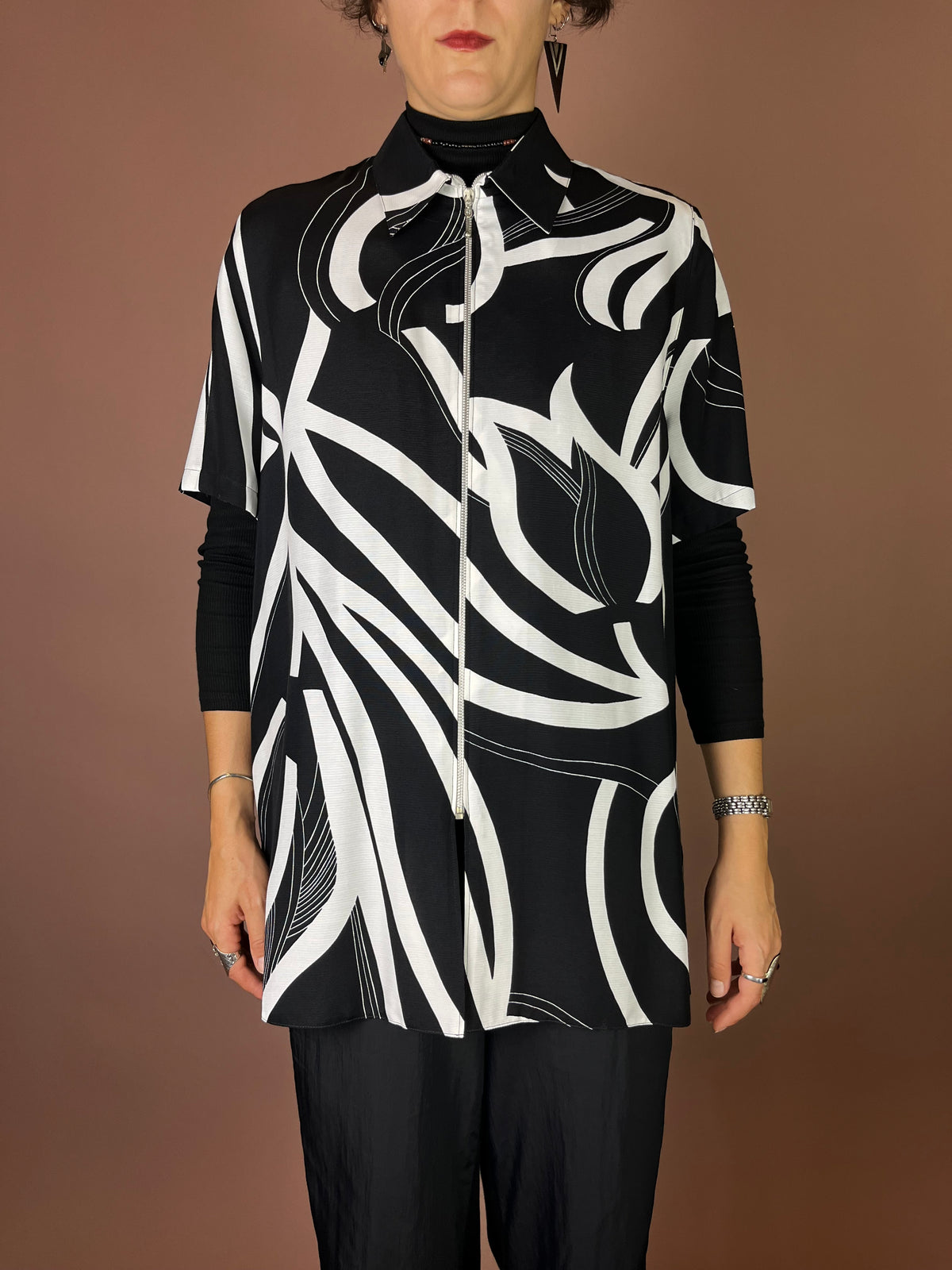 Zip Hemd mit grafischem Tulpen Print in Schwarz Weiß Gr. 40