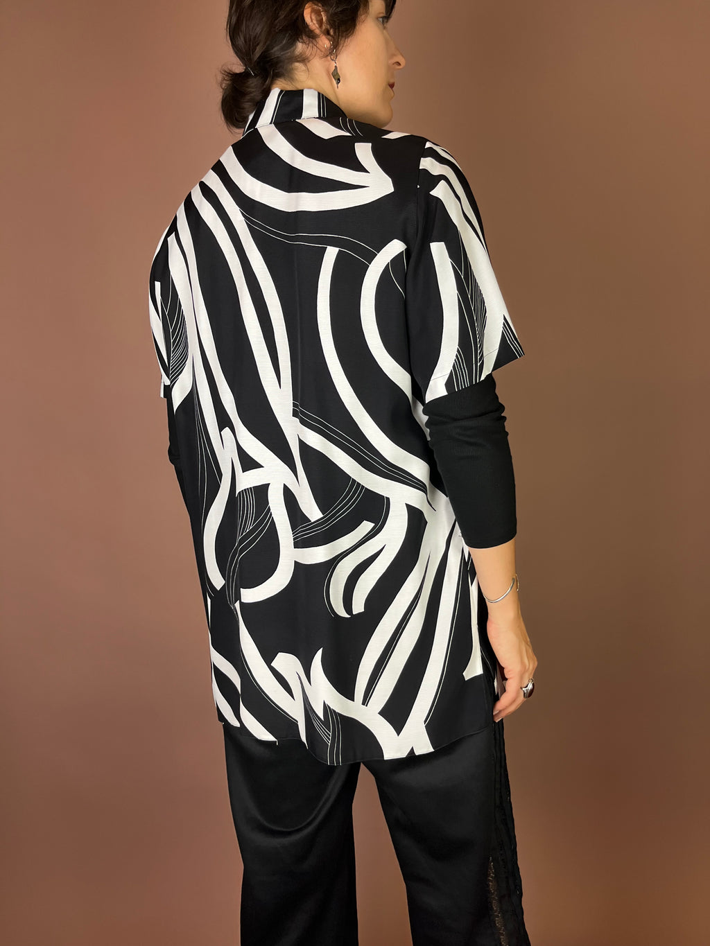 Zip Hemd mit grafischem Tulpen Print in Schwarz Weiß Gr. 40
