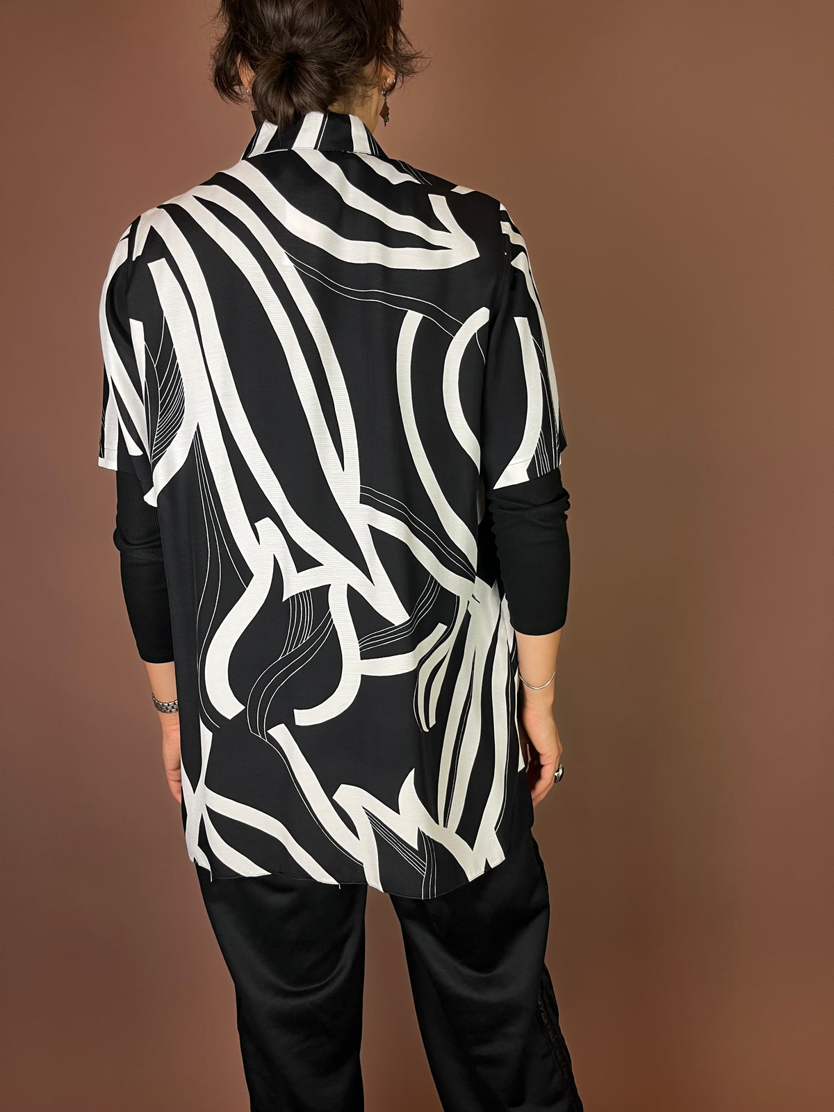 Zip Hemd mit grafischem Tulpen Print in Schwarz Weiß Gr. 40