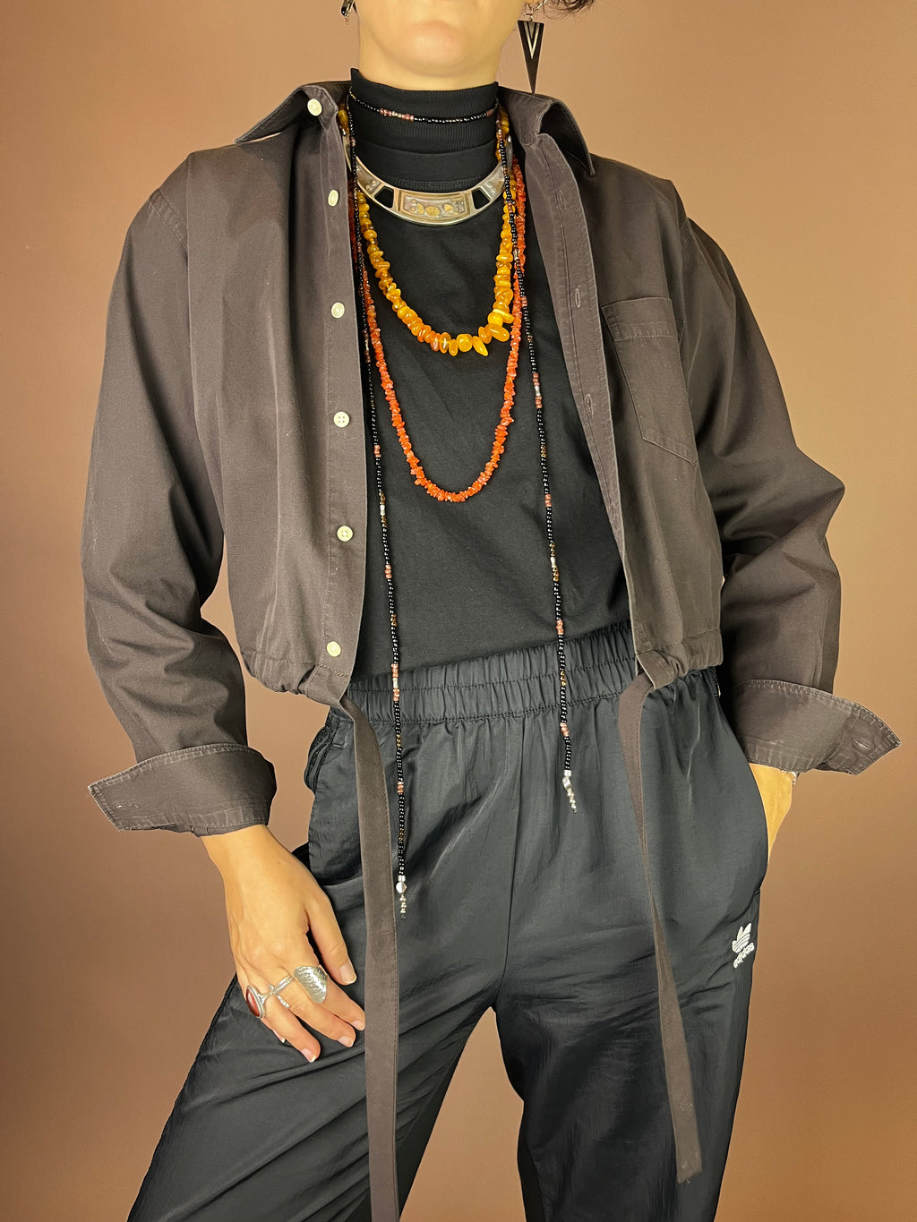 Upcycling Cropped Hemd in Schokobraun mit Tunnelzug Gr. 34-38