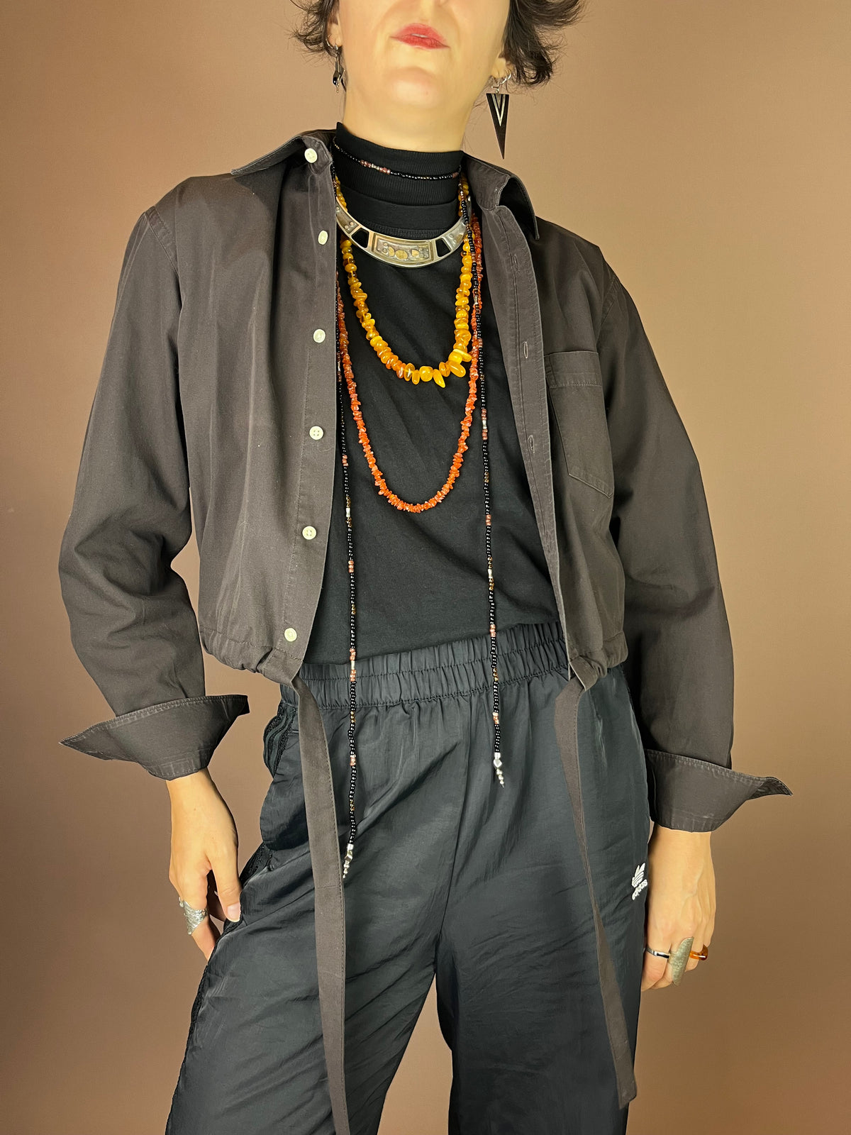 Upcycling Cropped Hemd in Schokobraun mit Tunnelzug Gr. 34-38