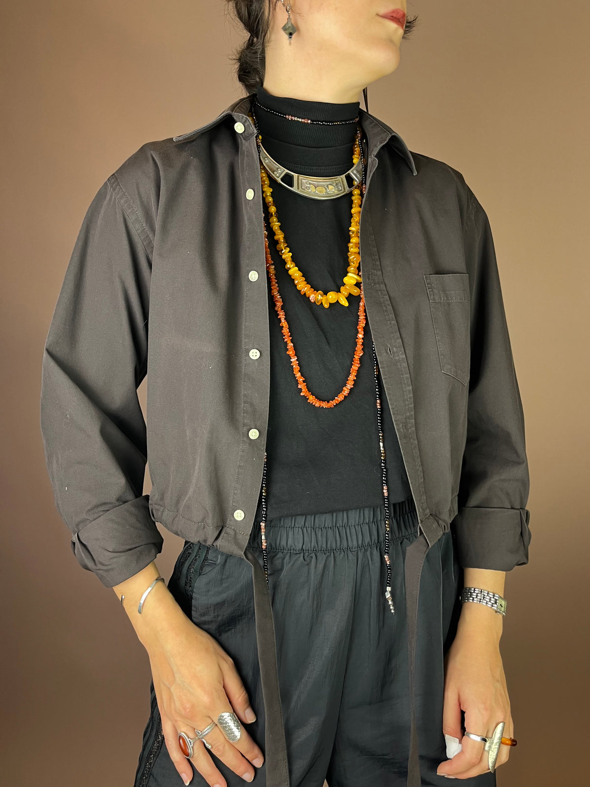 Upcycling Cropped Hemd in Schokobraun mit Tunnelzug Gr. 34-38