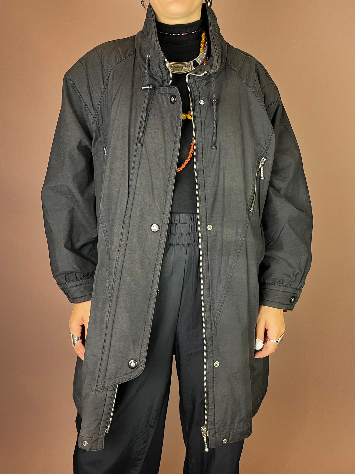 Rot gefütterter Winterparka in Schwarz oversized Gr. 38