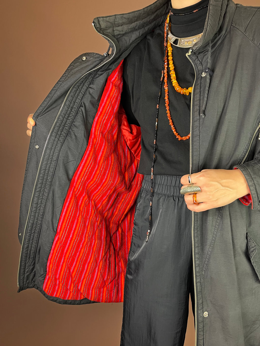 Rot gefütterter Winterparka in Schwarz oversized Gr. 38