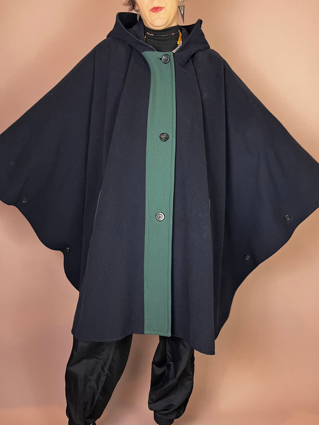 Dramatisches Wollcape mit Kapuze in Dunkelblau und Tannengrün Gr. 46
