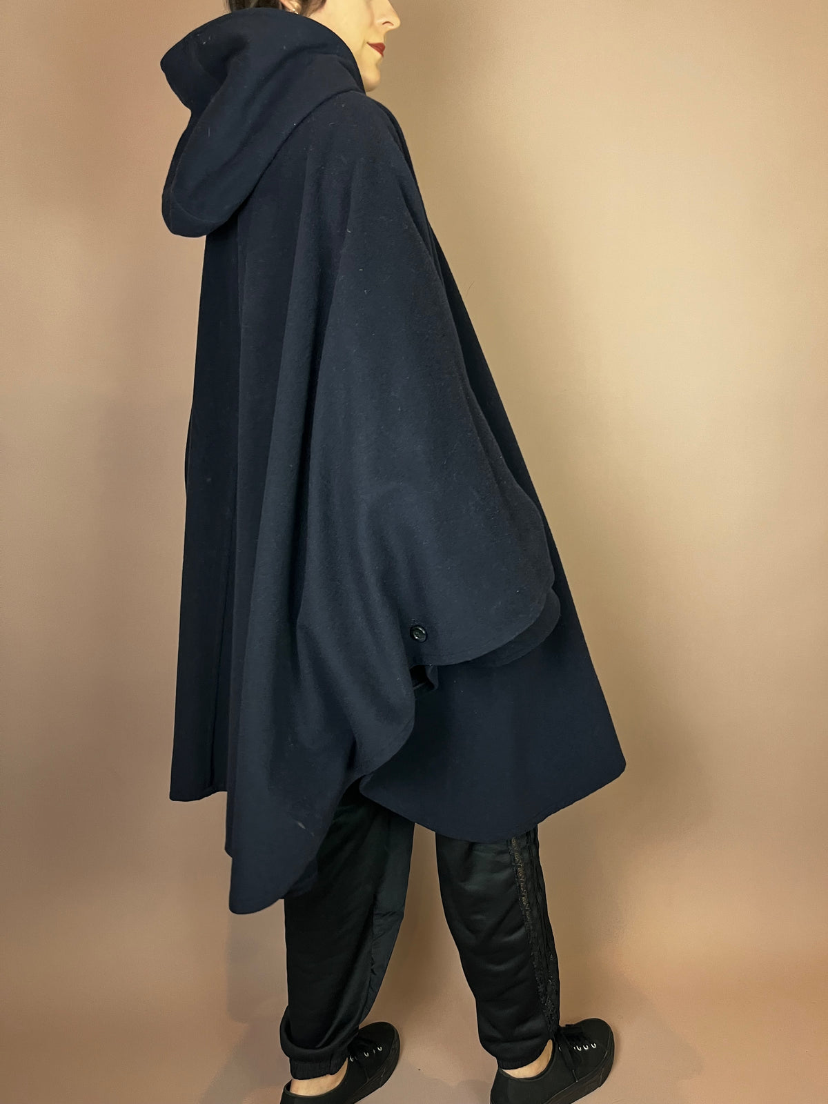 Dramatisches Wollcape mit Kapuze in Dunkelblau und Tannengrün Gr. 46