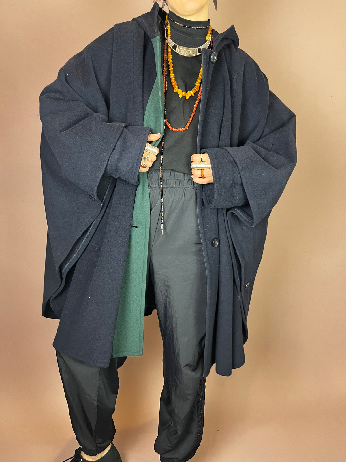 Dramatisches Wollcape mit Kapuze in Dunkelblau und Tannengrün Gr. 46