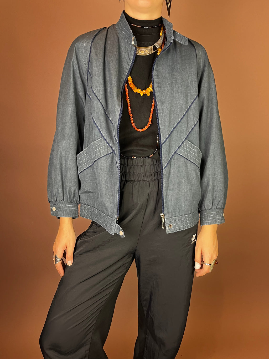 Taubenblaue 80er Blousonjacke mit grafischen Streifen Gr. 36