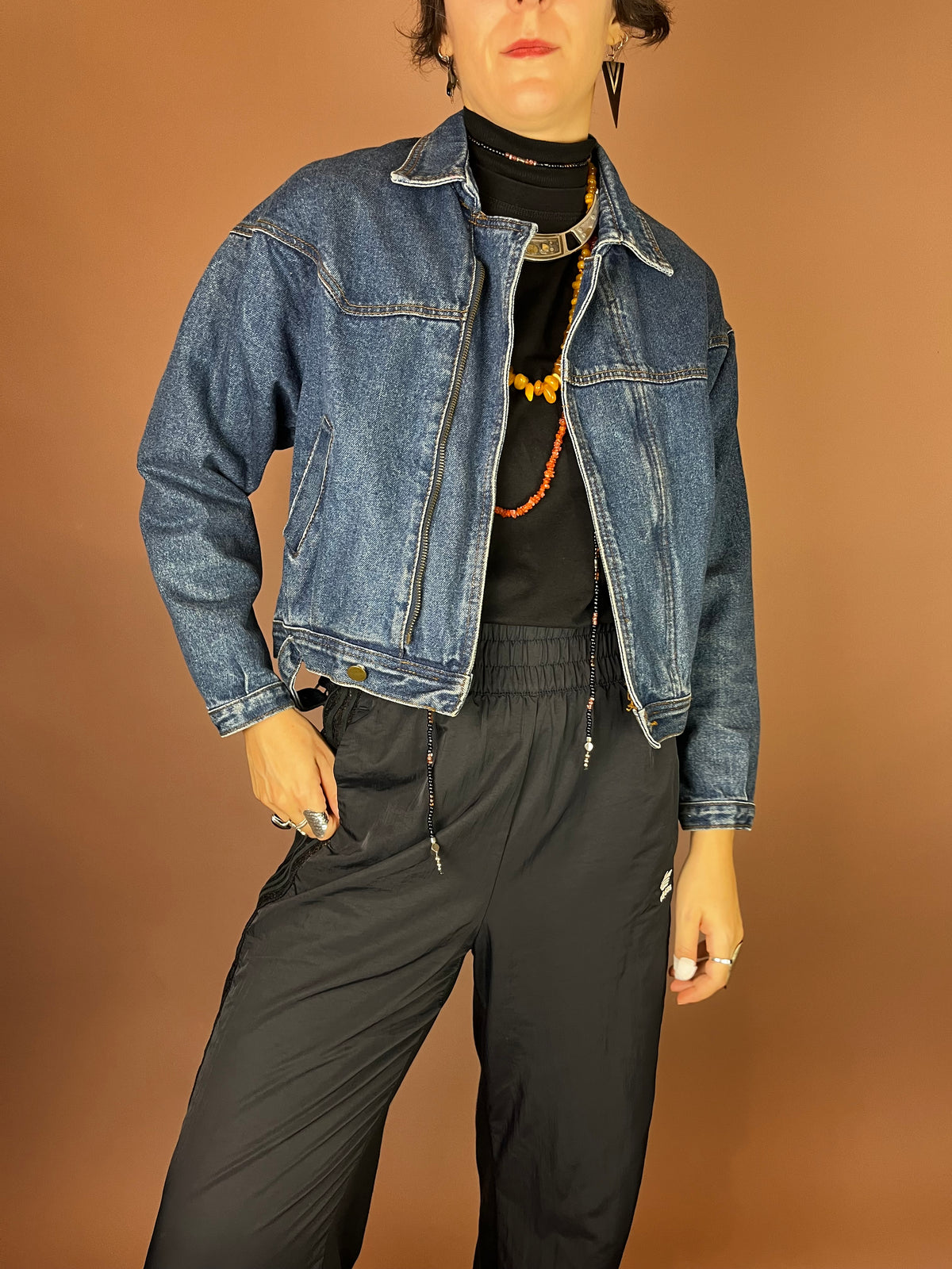 Kurze 80er Jeansjacke mit Reißverschluss in Mittelblau Gr. 34/36