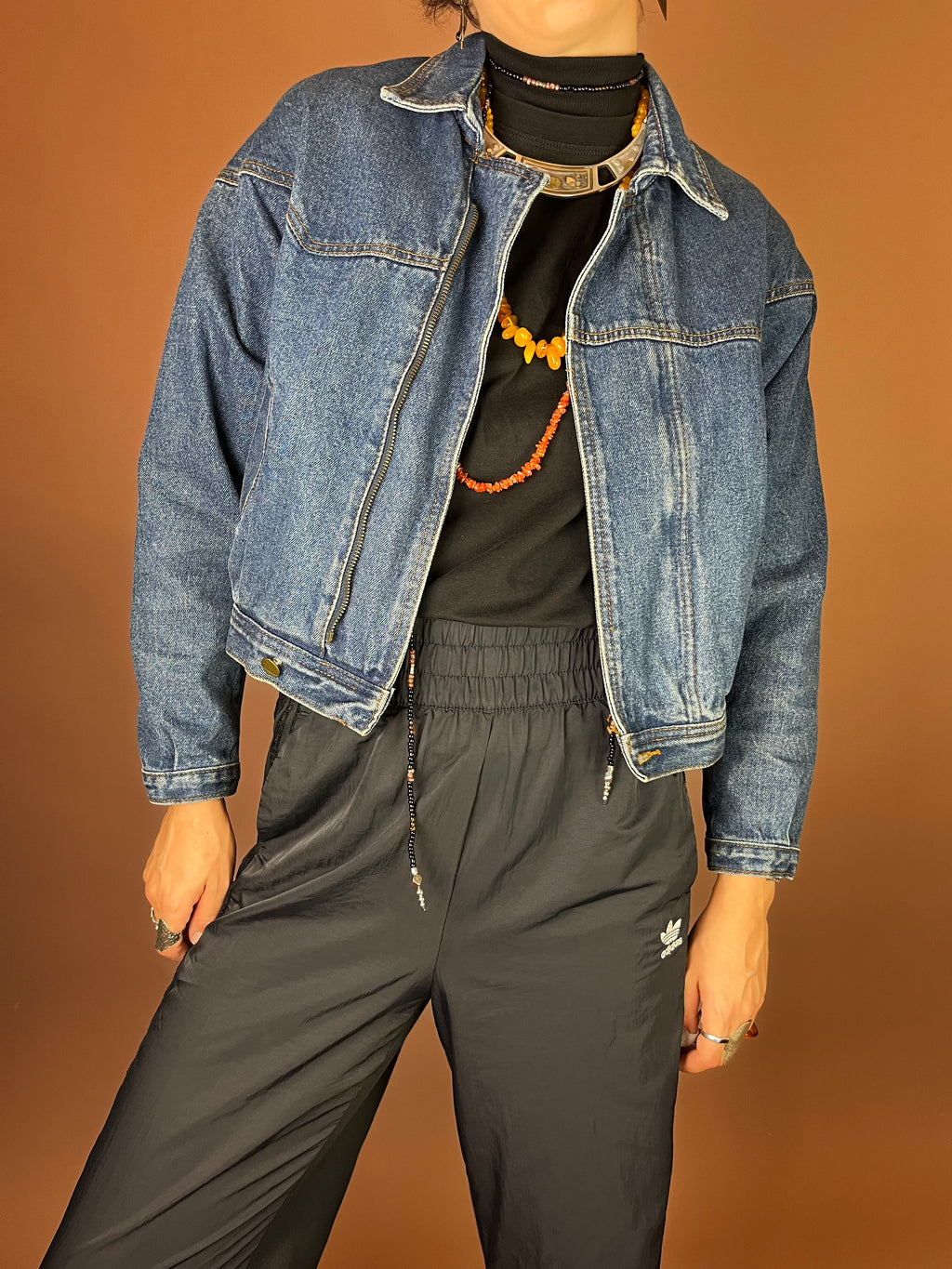 Kurze 80er Jeansjacke mit Reißverschluss in Mittelblau Gr. 34/36