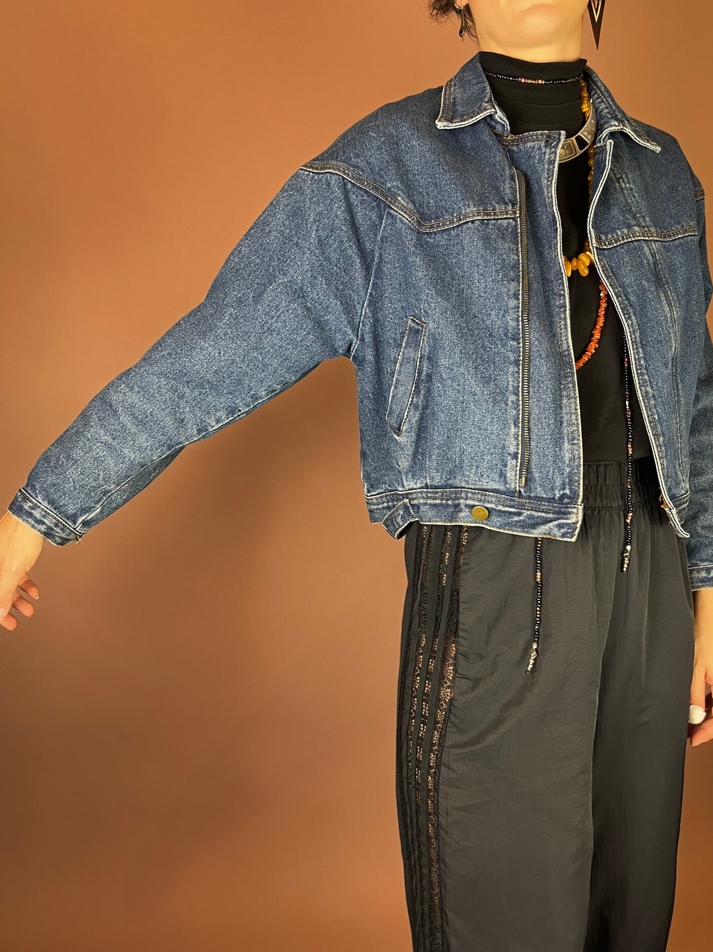 Kurze 80er Jeansjacke mit Reißverschluss in Mittelblau Gr. 34/36